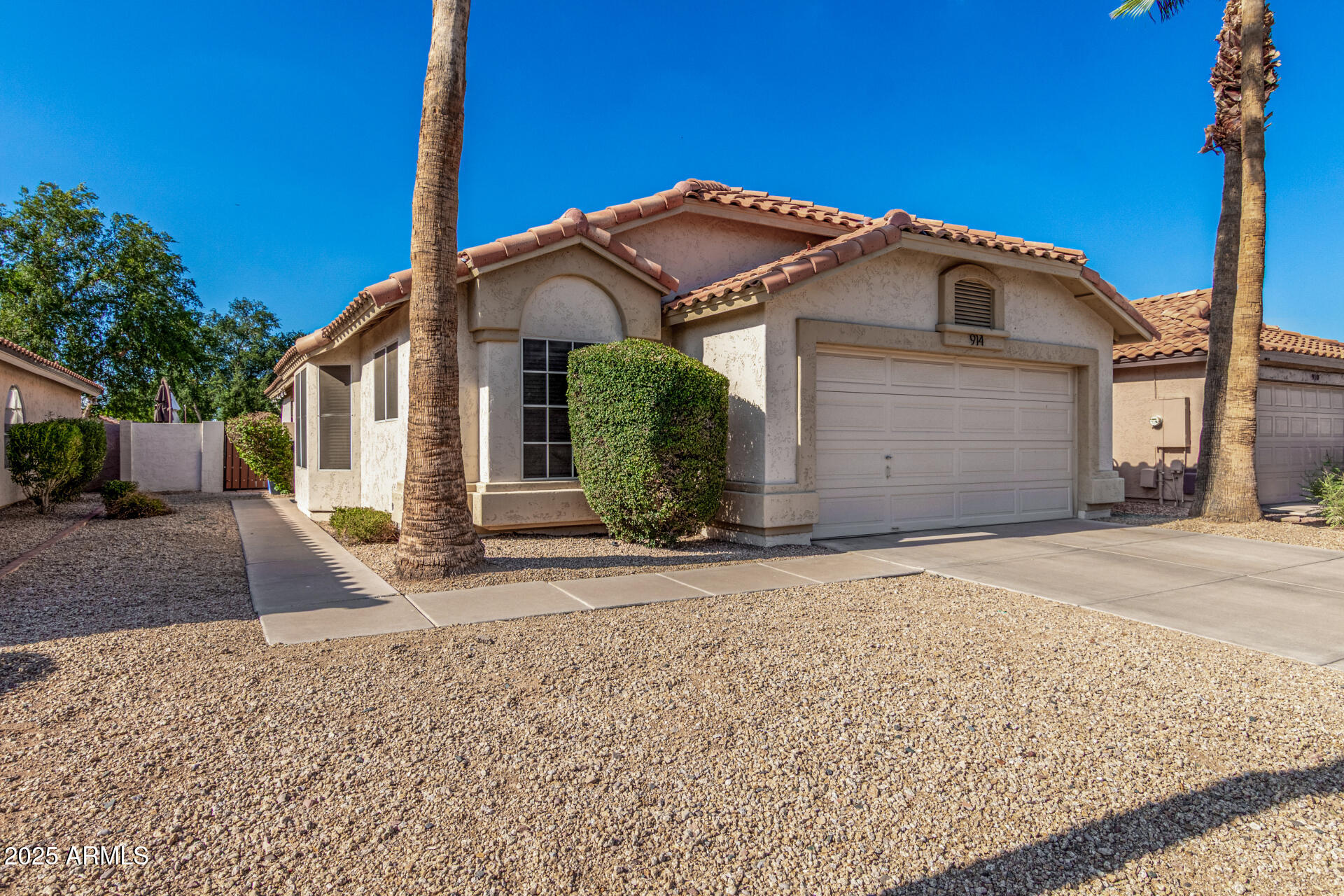 914 W REDONDO Drive