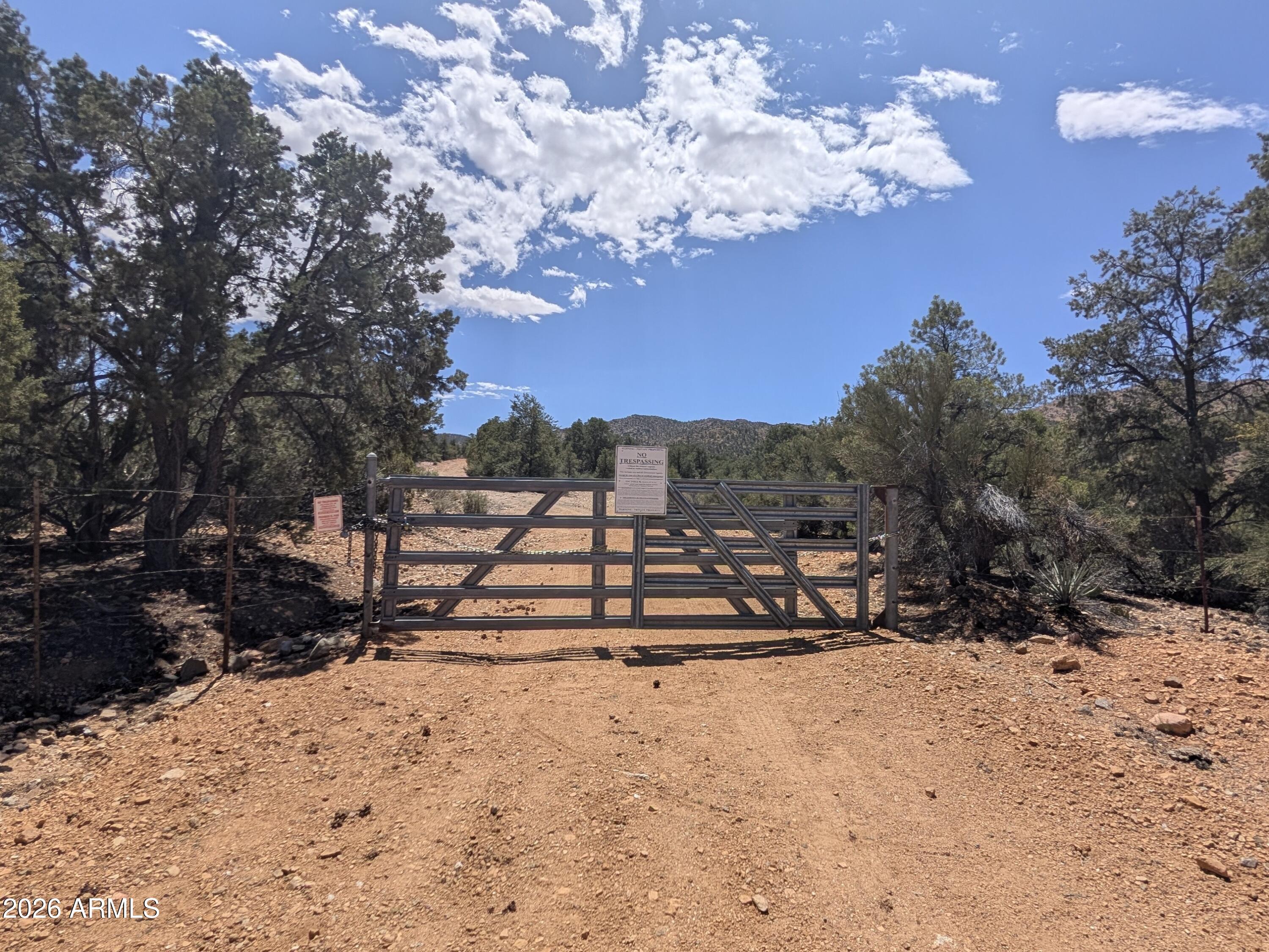 - Hackberry Mine Mohave County, -