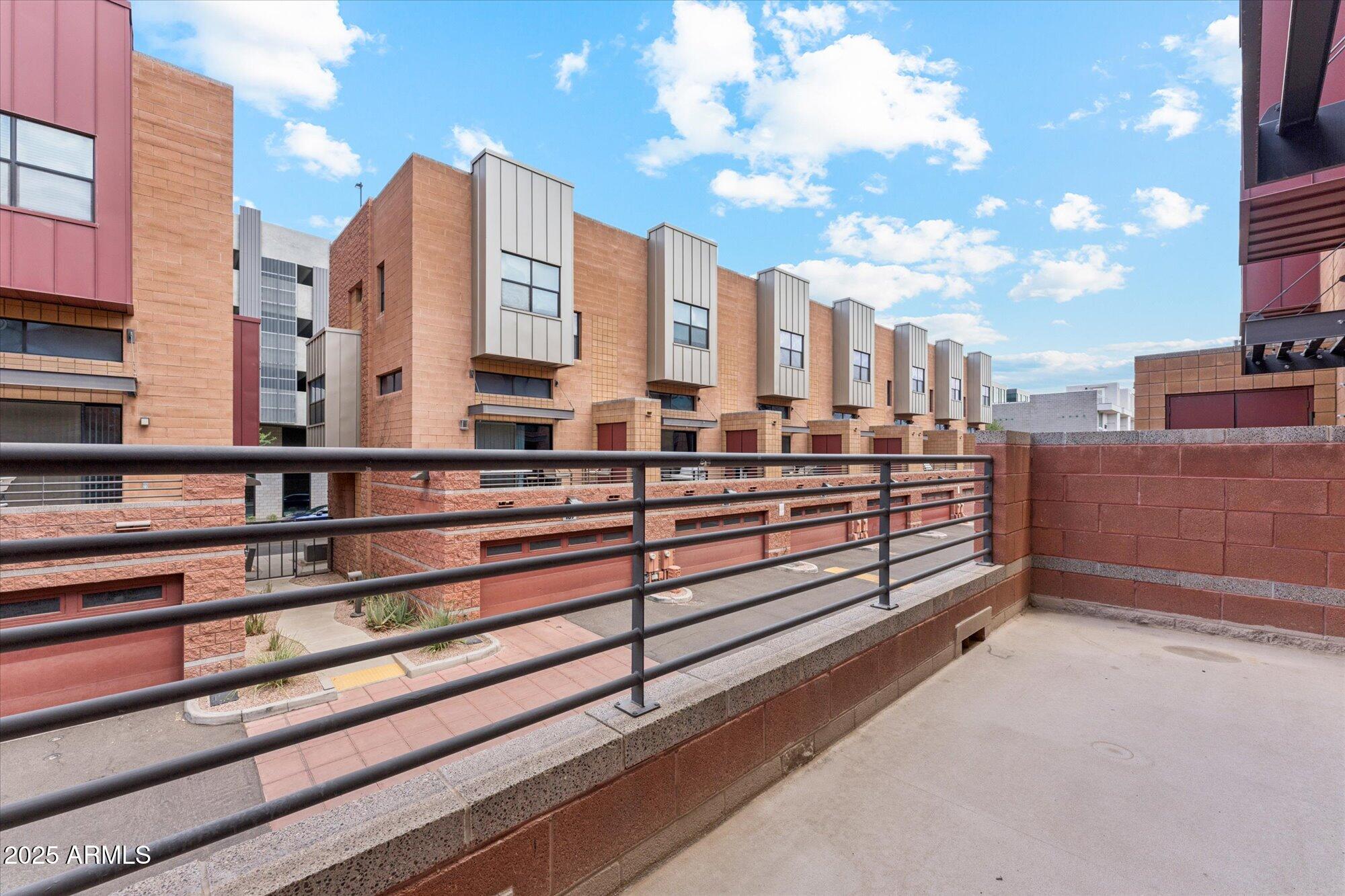 330 S FARMER Avenue, 115