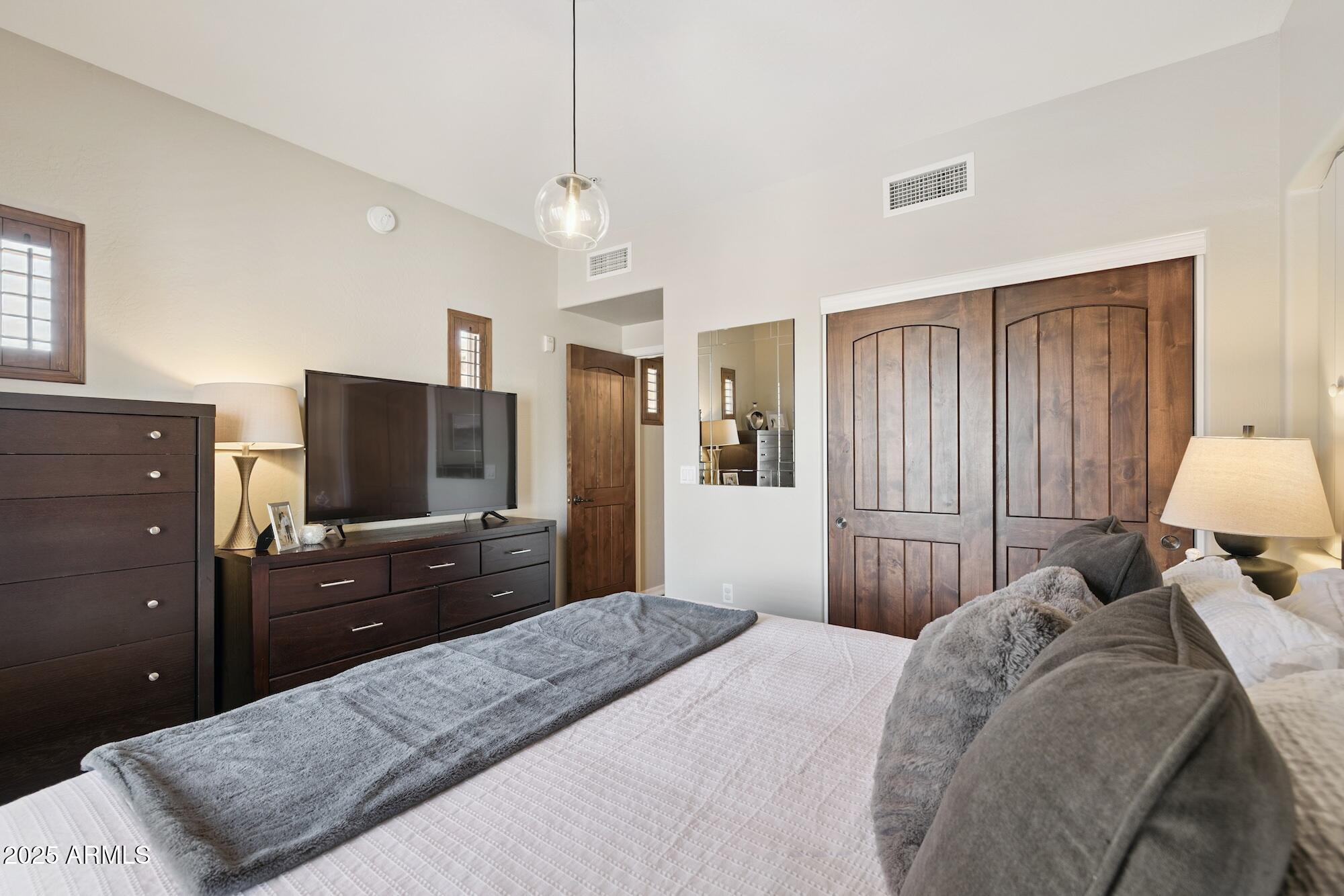 3935 E ROUGH RIDER Road, 1024