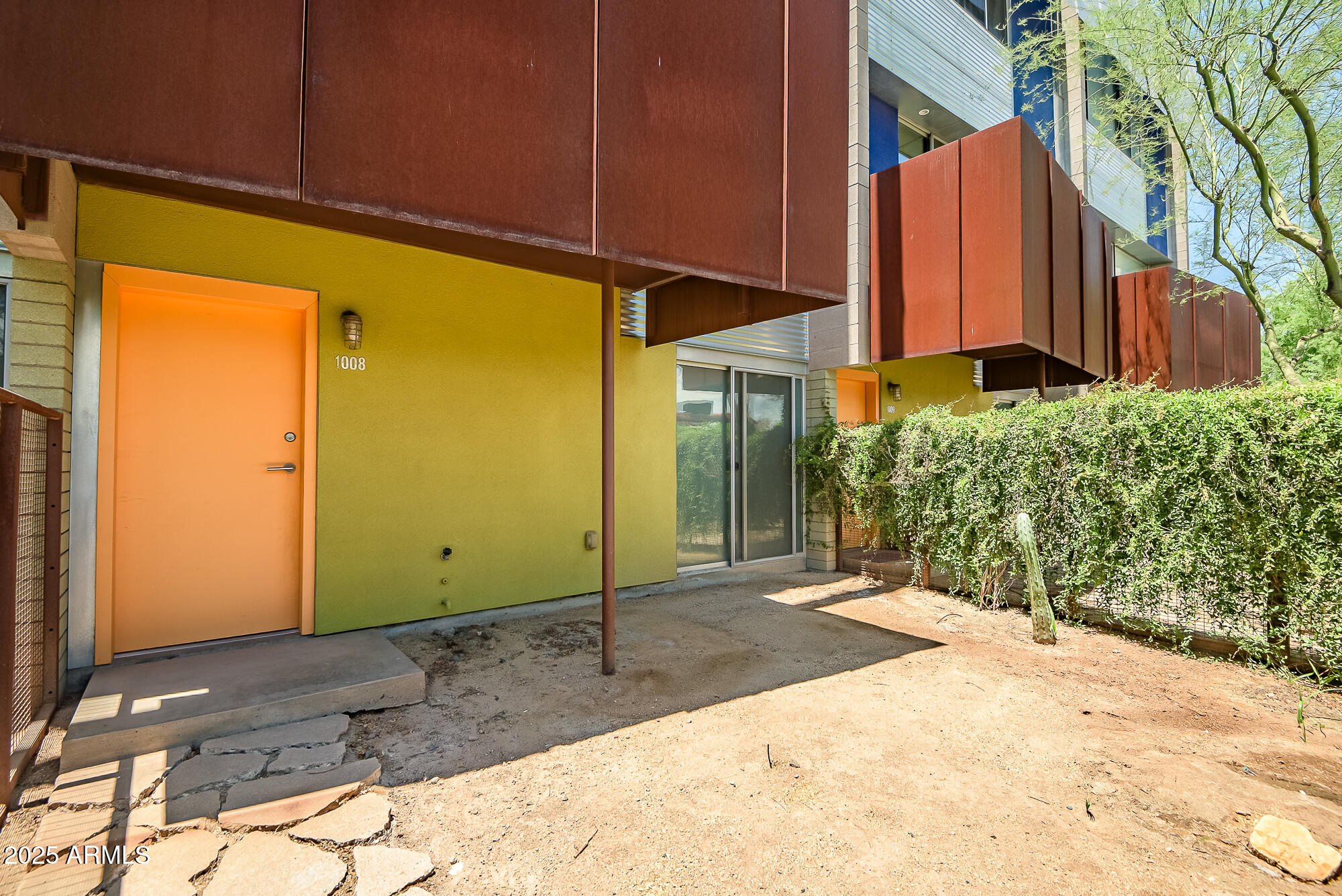1145 E Whitton Avenue, 1008