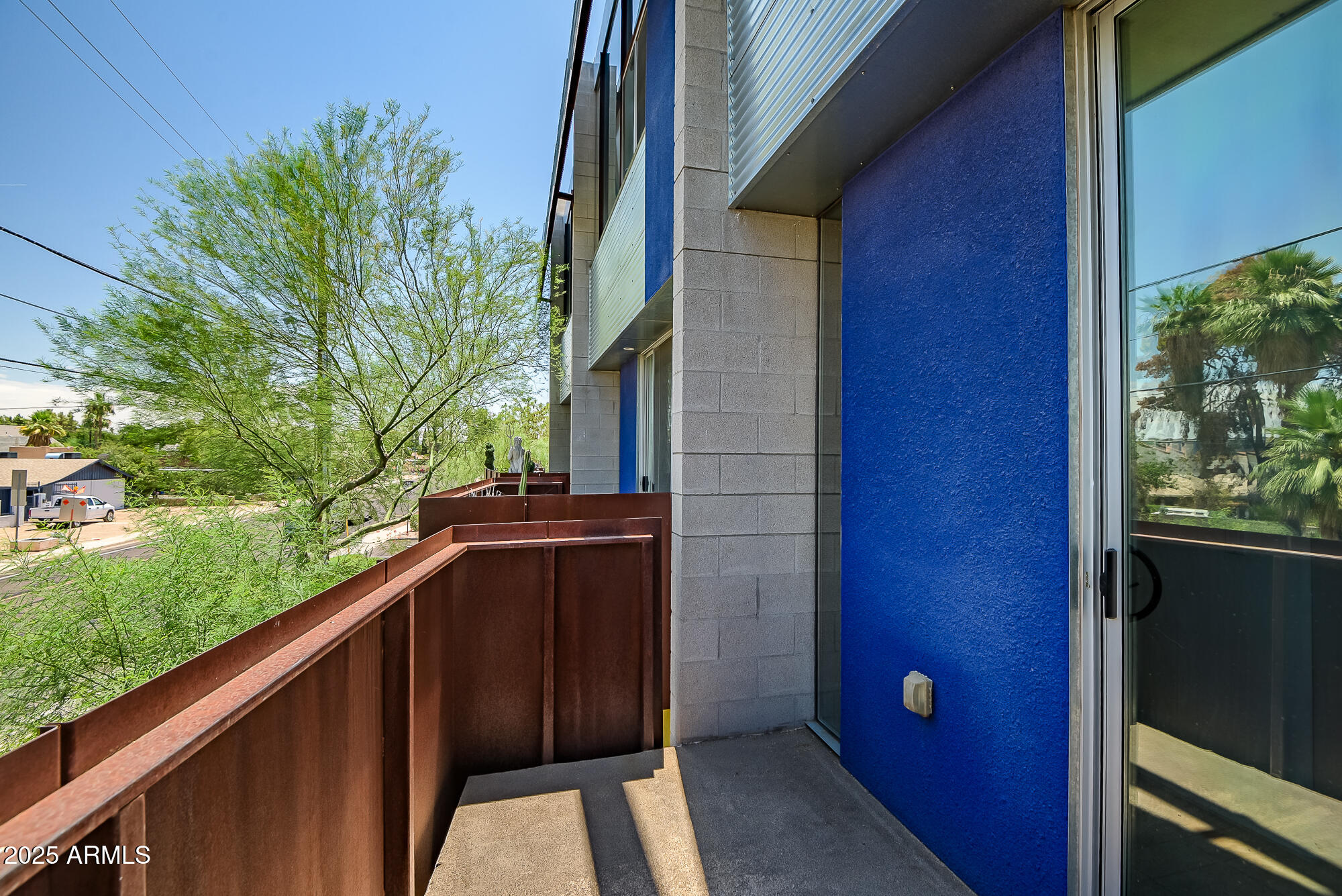 1145 E Whitton Avenue, 1008