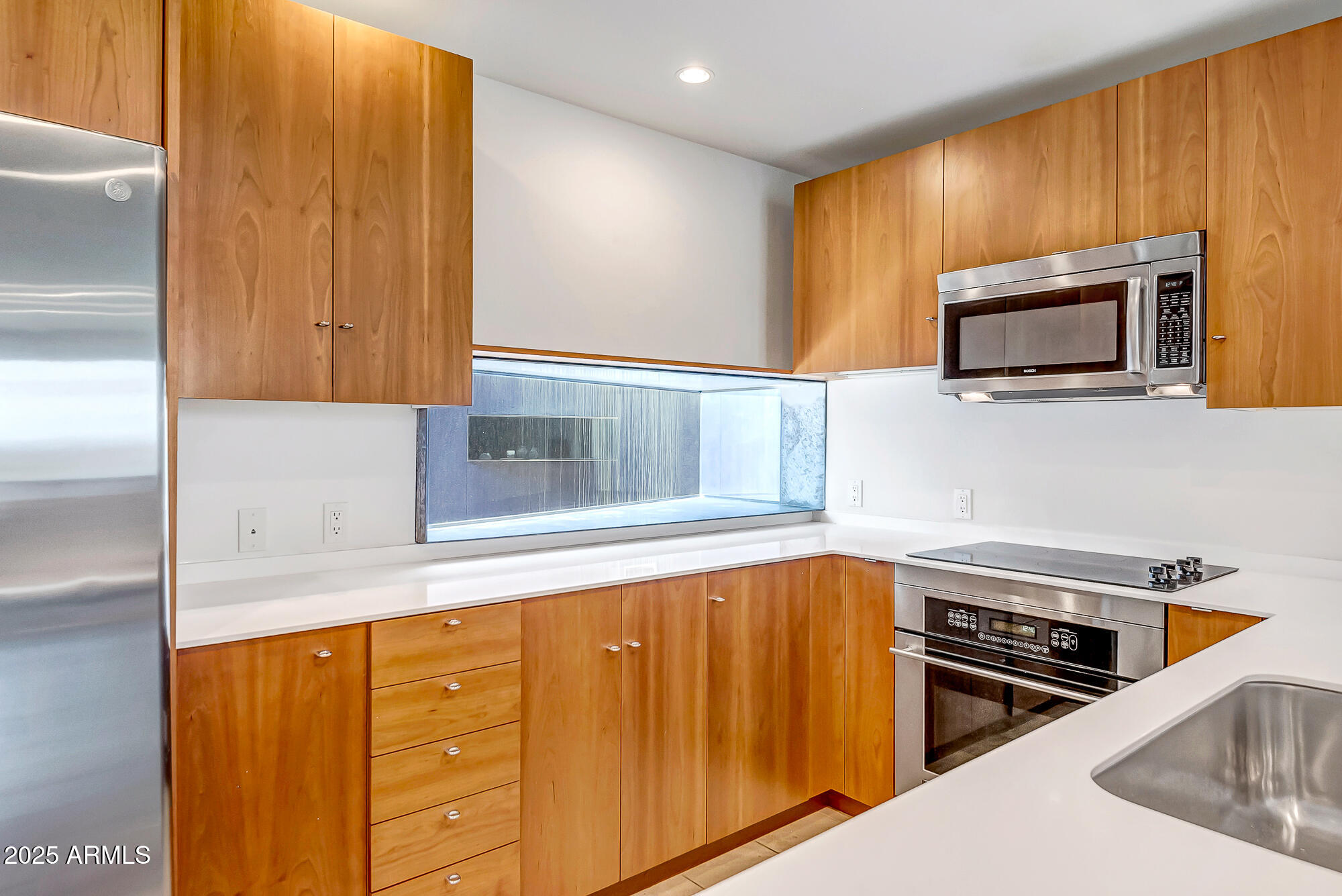 1145 E Whitton Avenue, 1008