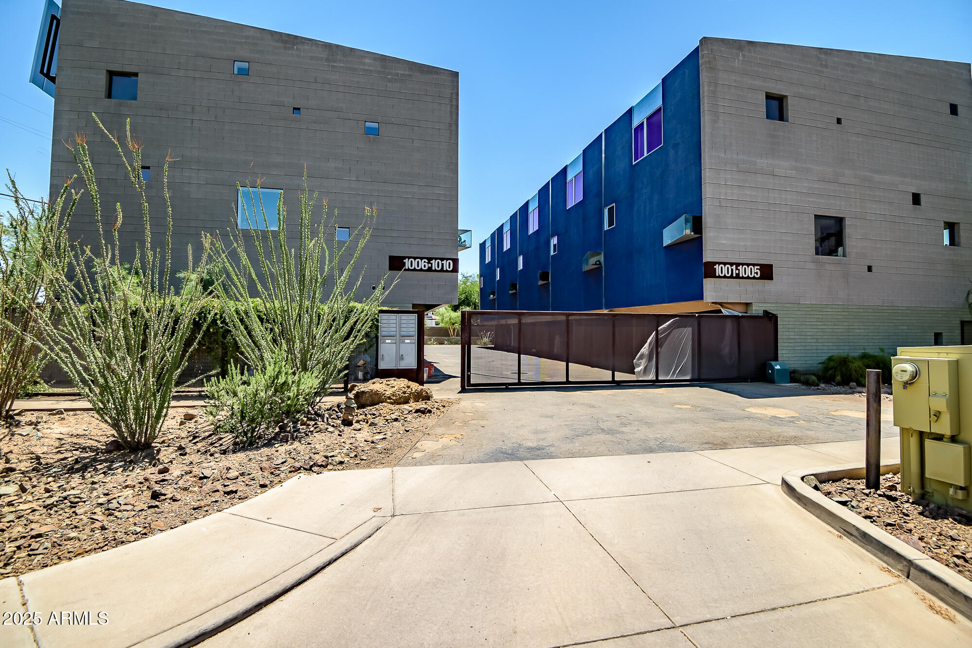 1145 E Whitton Avenue, 1008