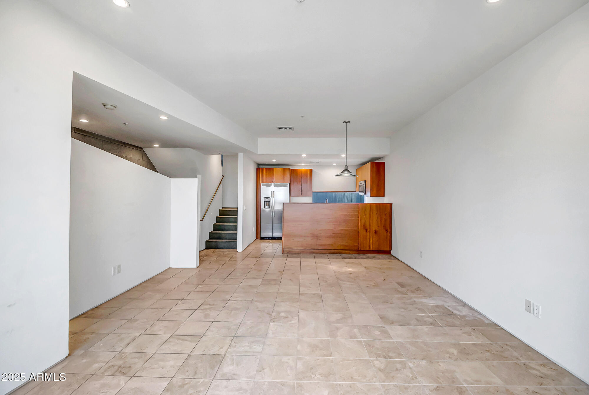 1145 E Whitton Avenue, 1008