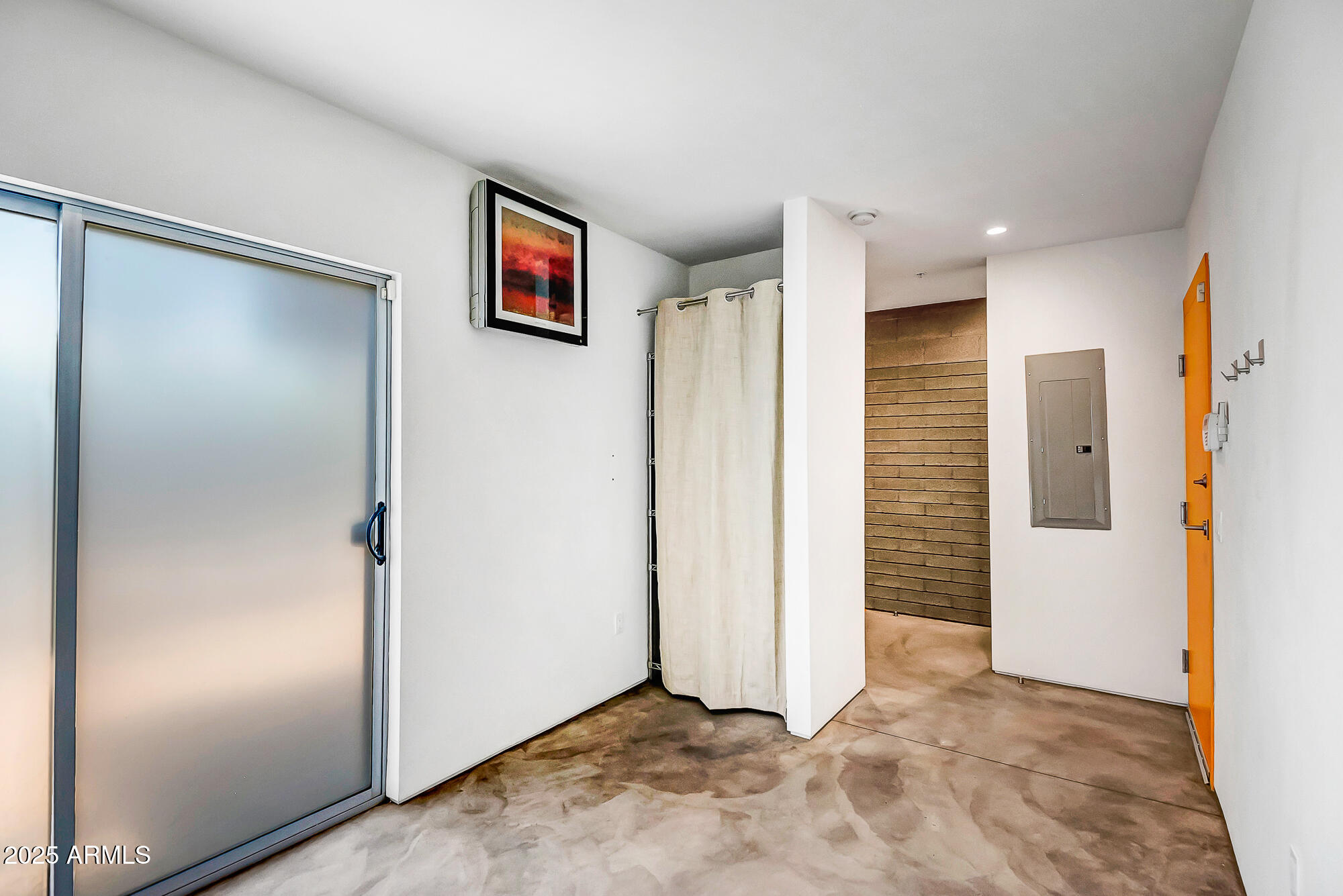 1145 E Whitton Avenue, 1008