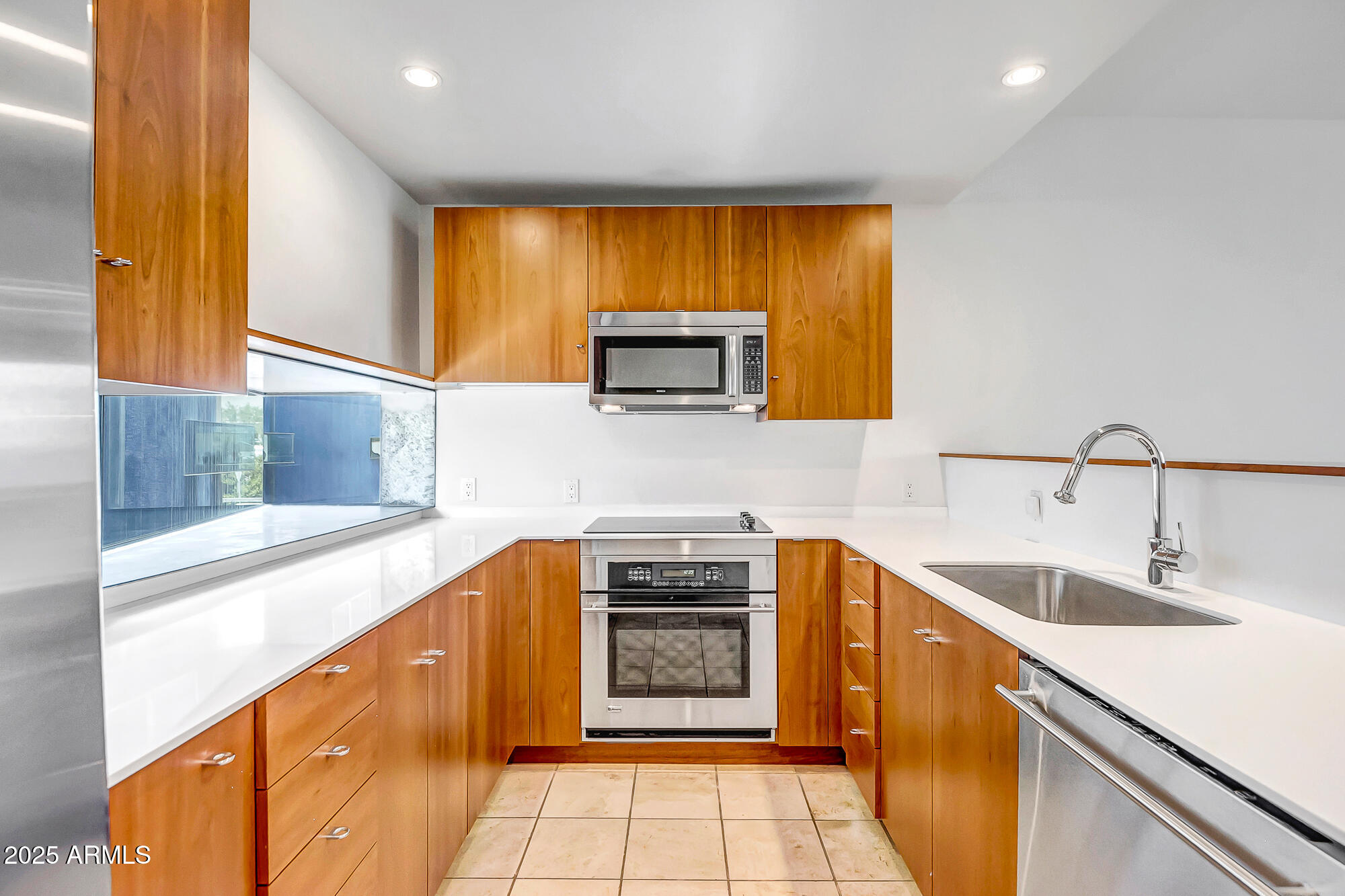 1145 E Whitton Avenue, 1008