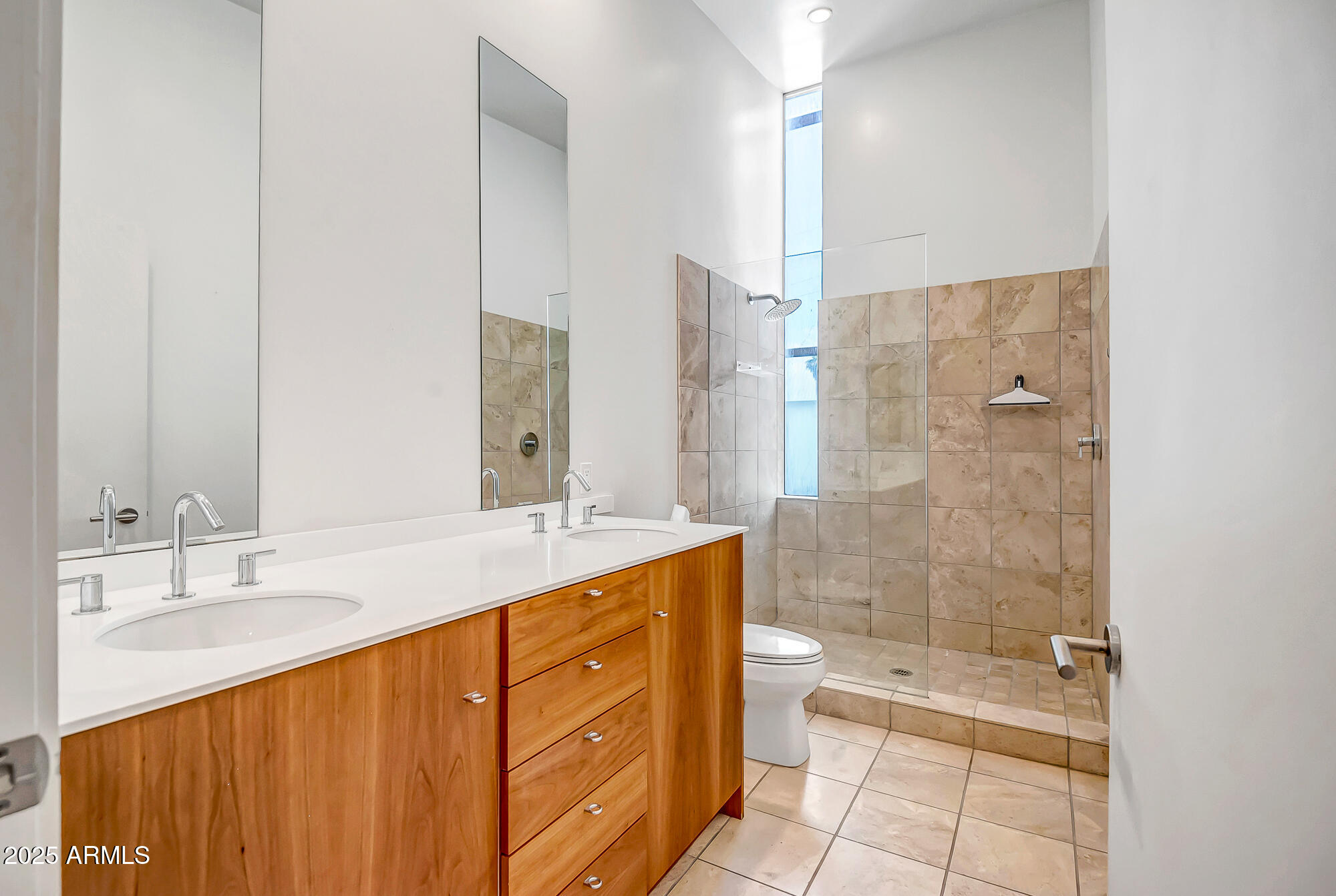1145 E Whitton Avenue, 1008