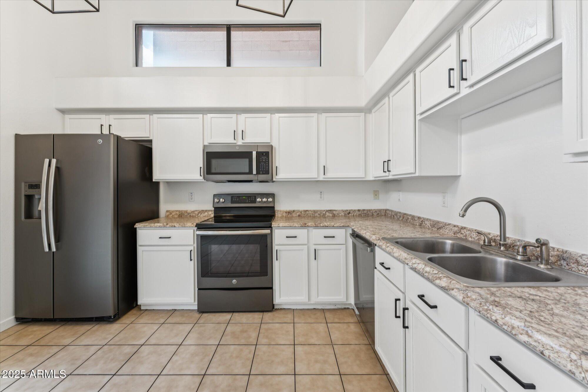 330 S FARMER Avenue, 115