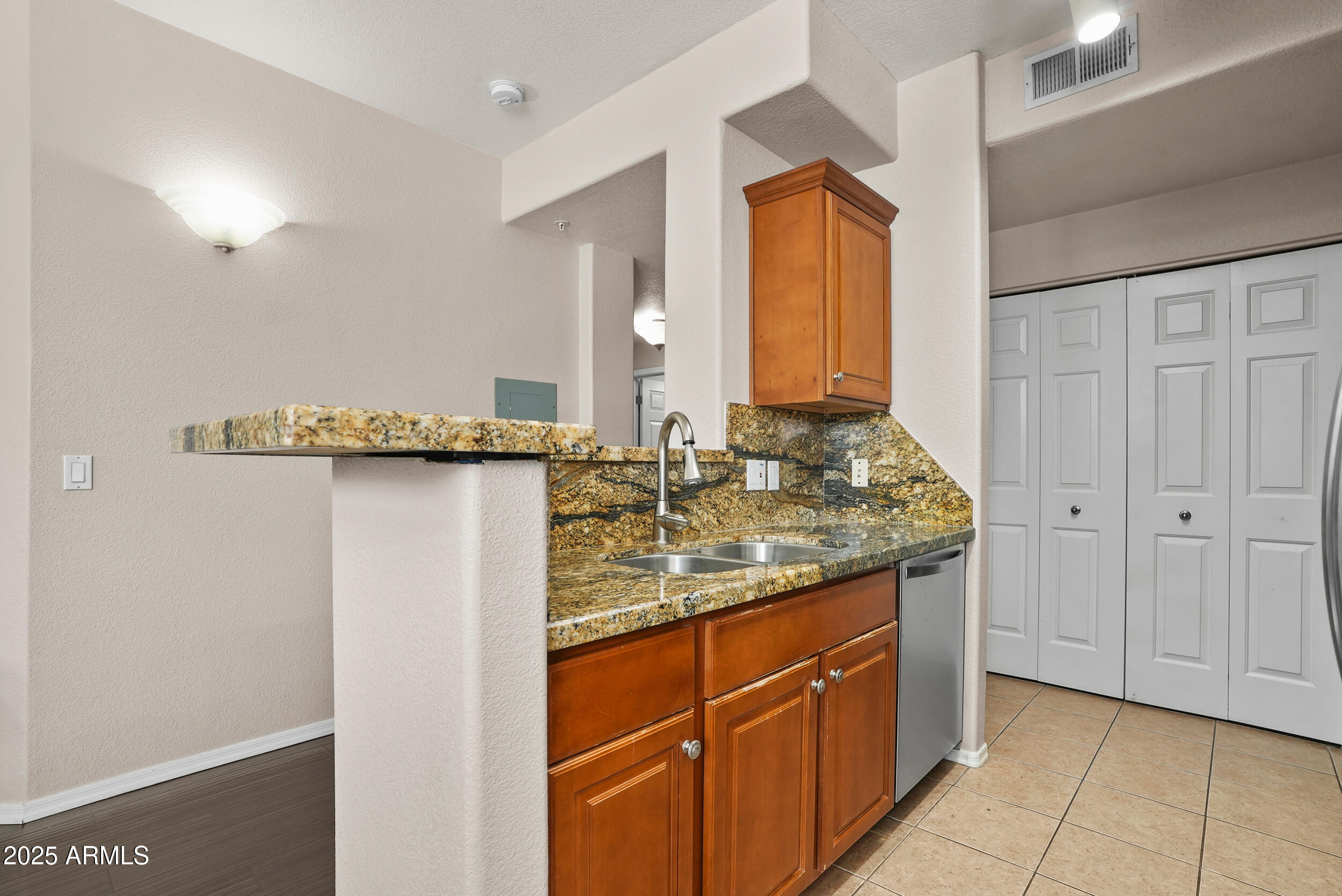 420 W 1ST Street, 217