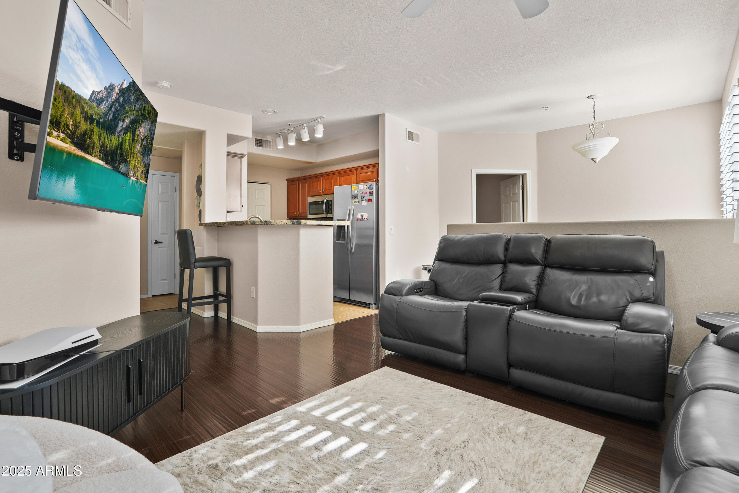 420 W 1ST Street, 217