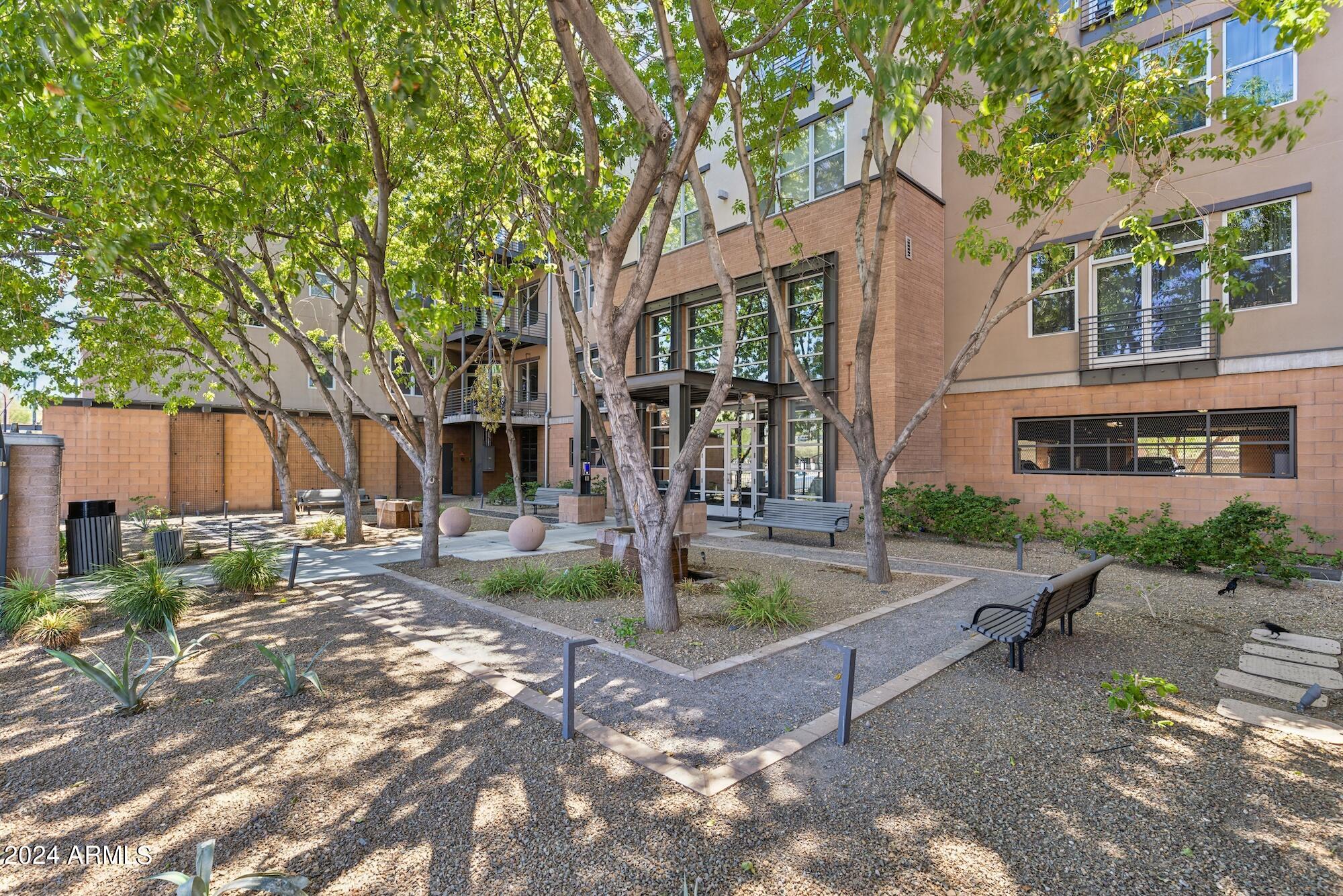 1326 N CENTRAL Avenue, 413