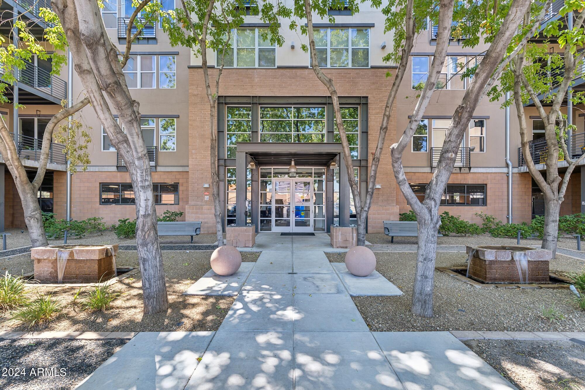 1326 N CENTRAL Avenue, 413
