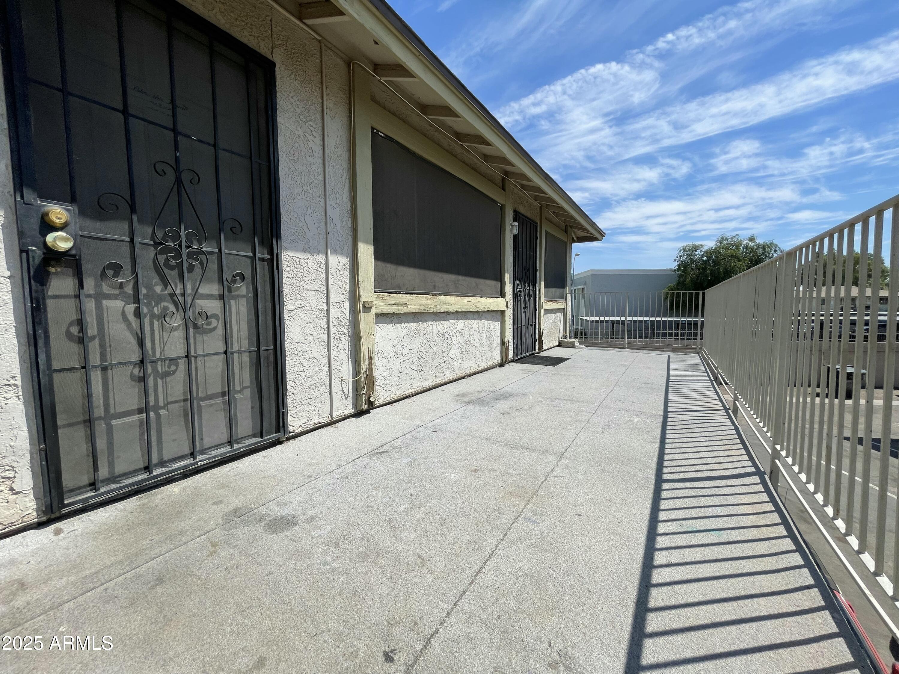 3364 W HARMONT Drive