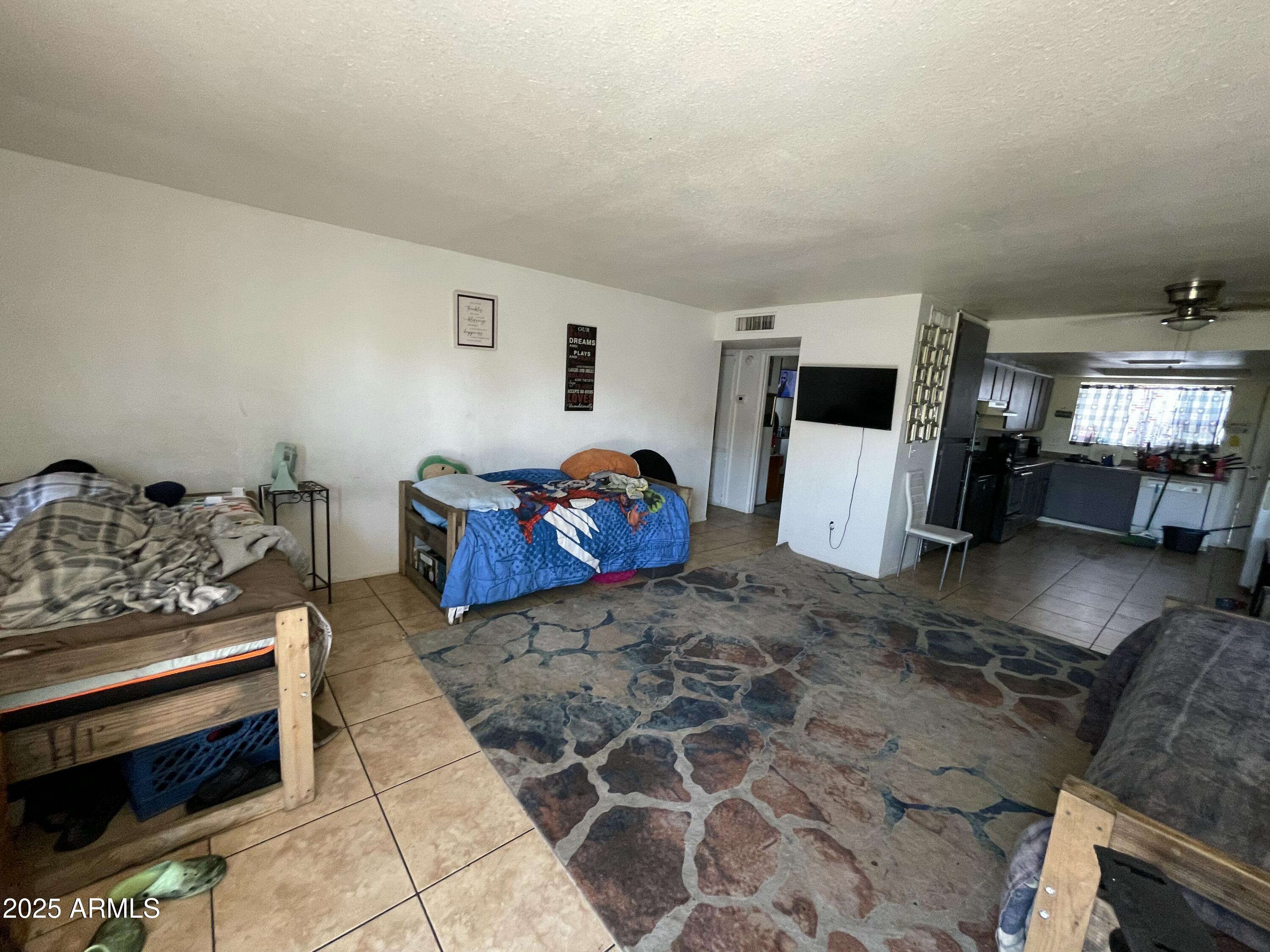 3364 W HARMONT Drive
