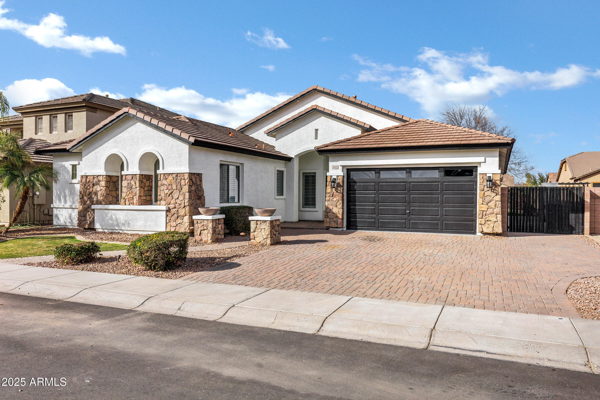 1612 E ZION Way