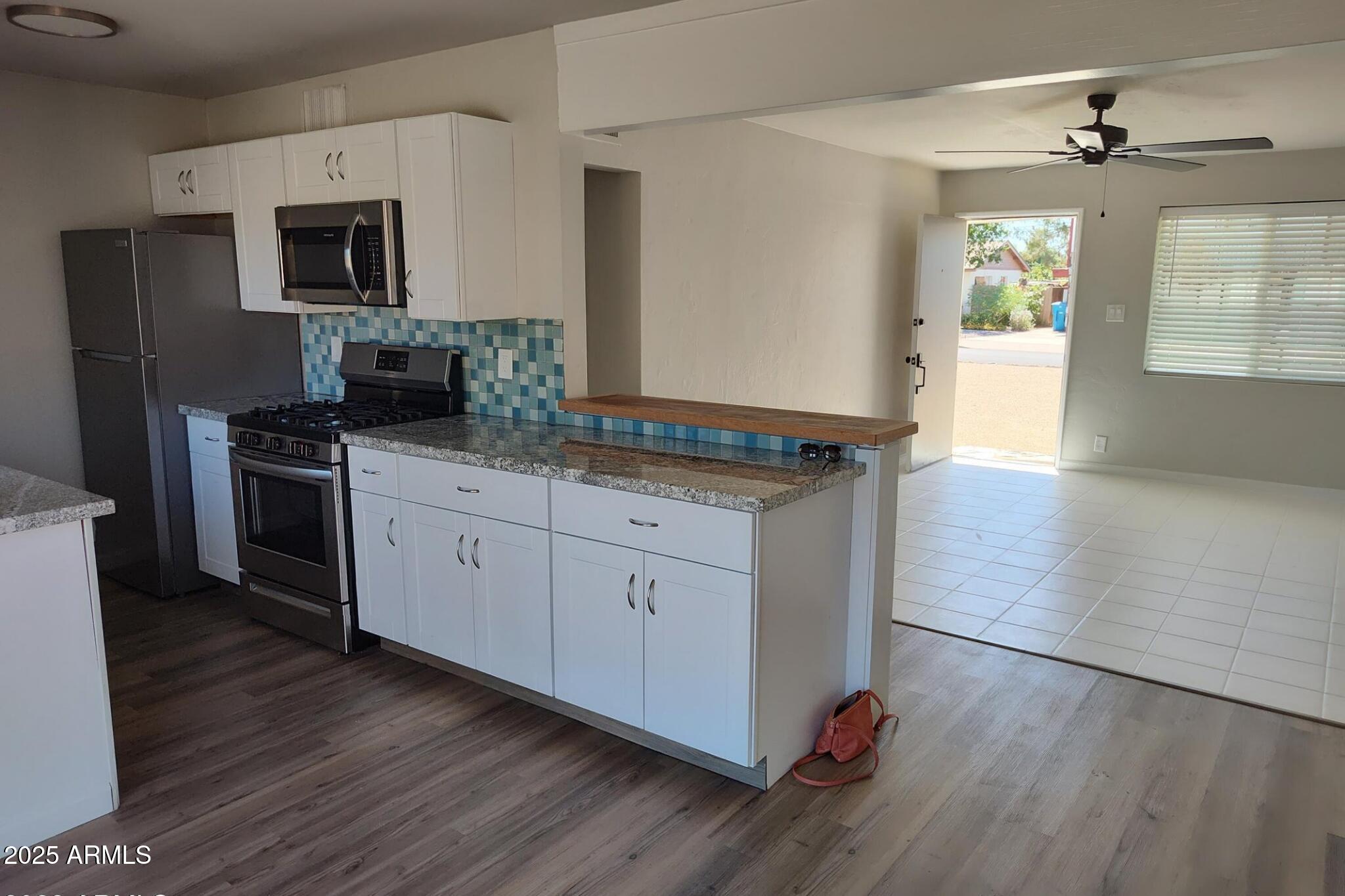 1216 E DESERT PARK Lane