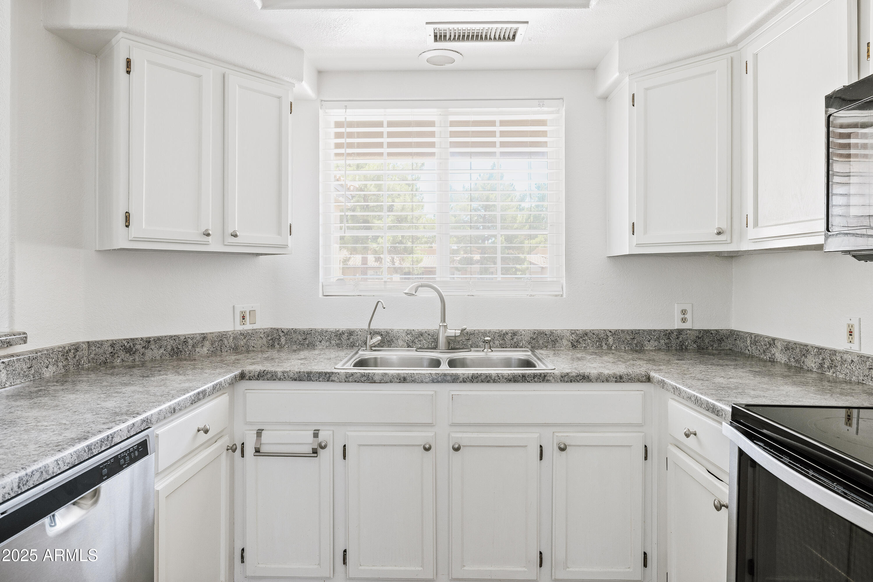 10101 N ARABIAN Trail, 2004