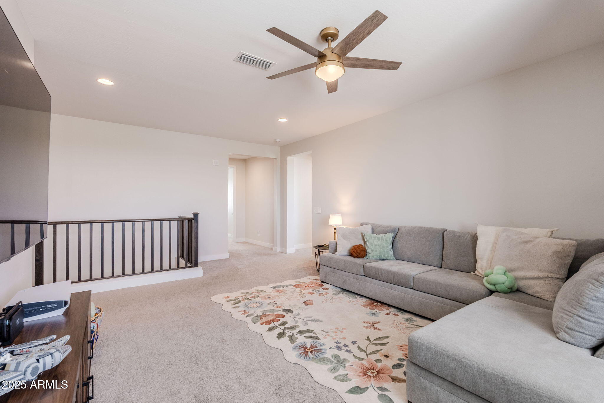 5702 S HASSETT