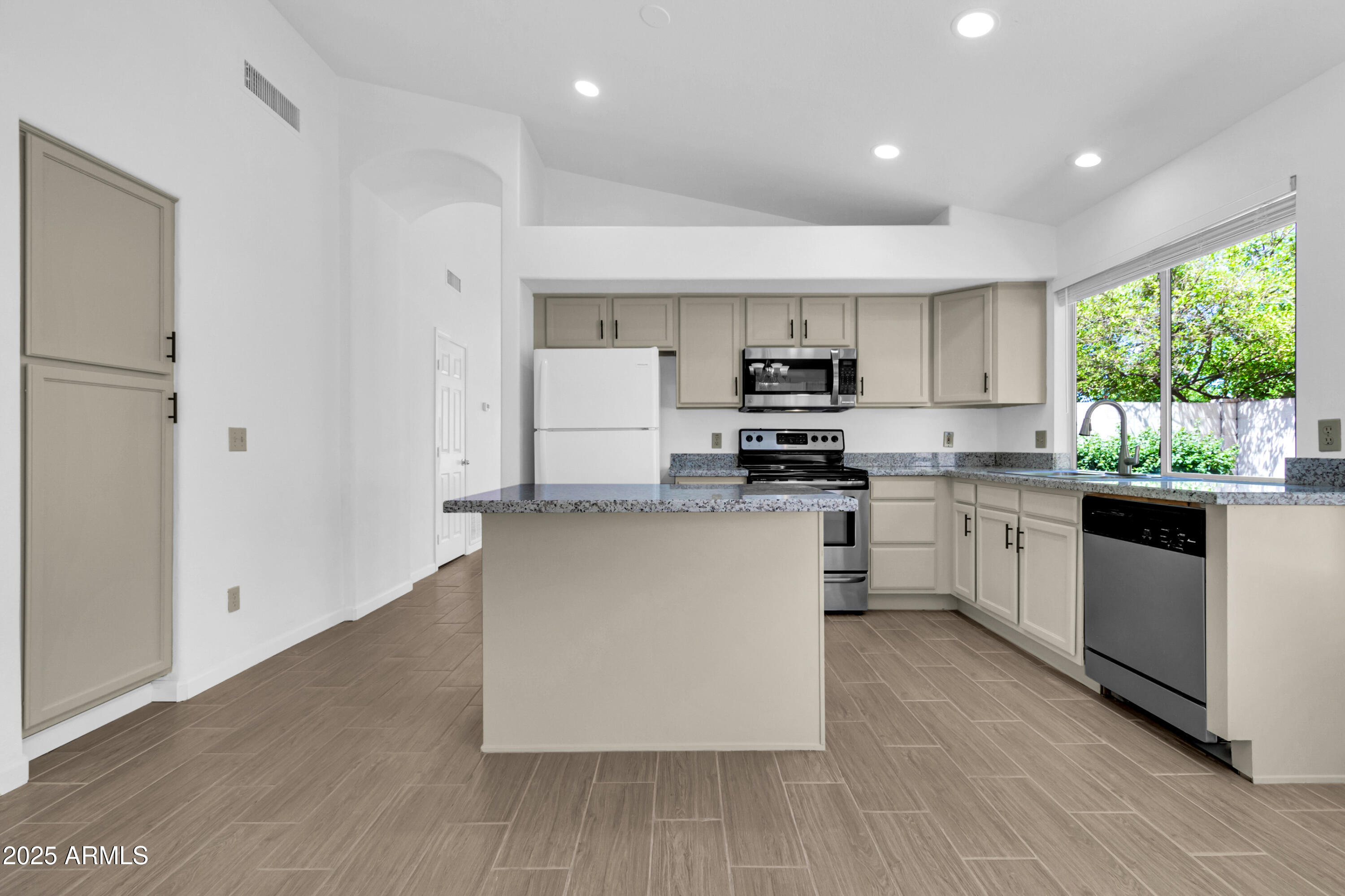 1511 W WILDHORSE Court