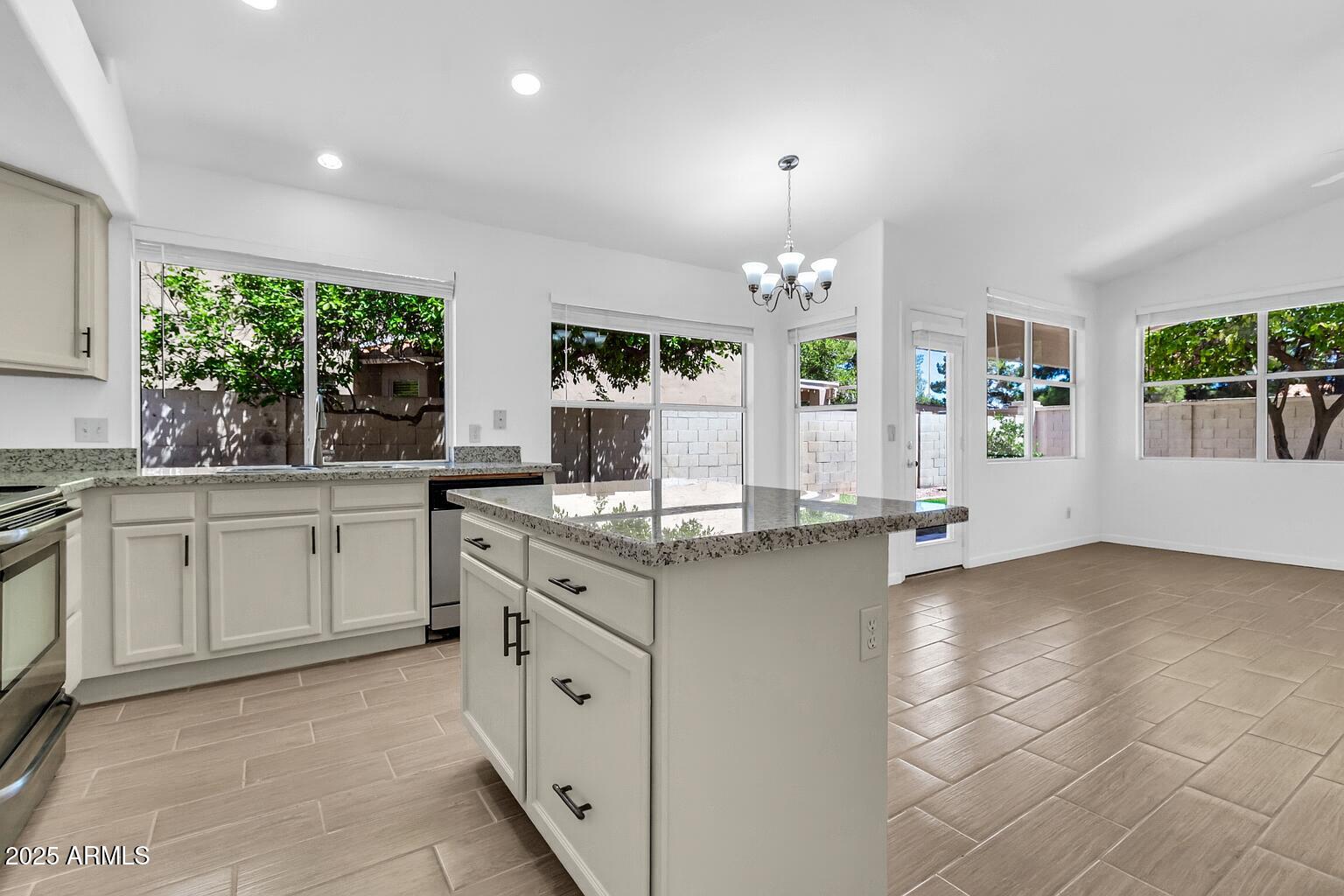 1511 W WILDHORSE Court