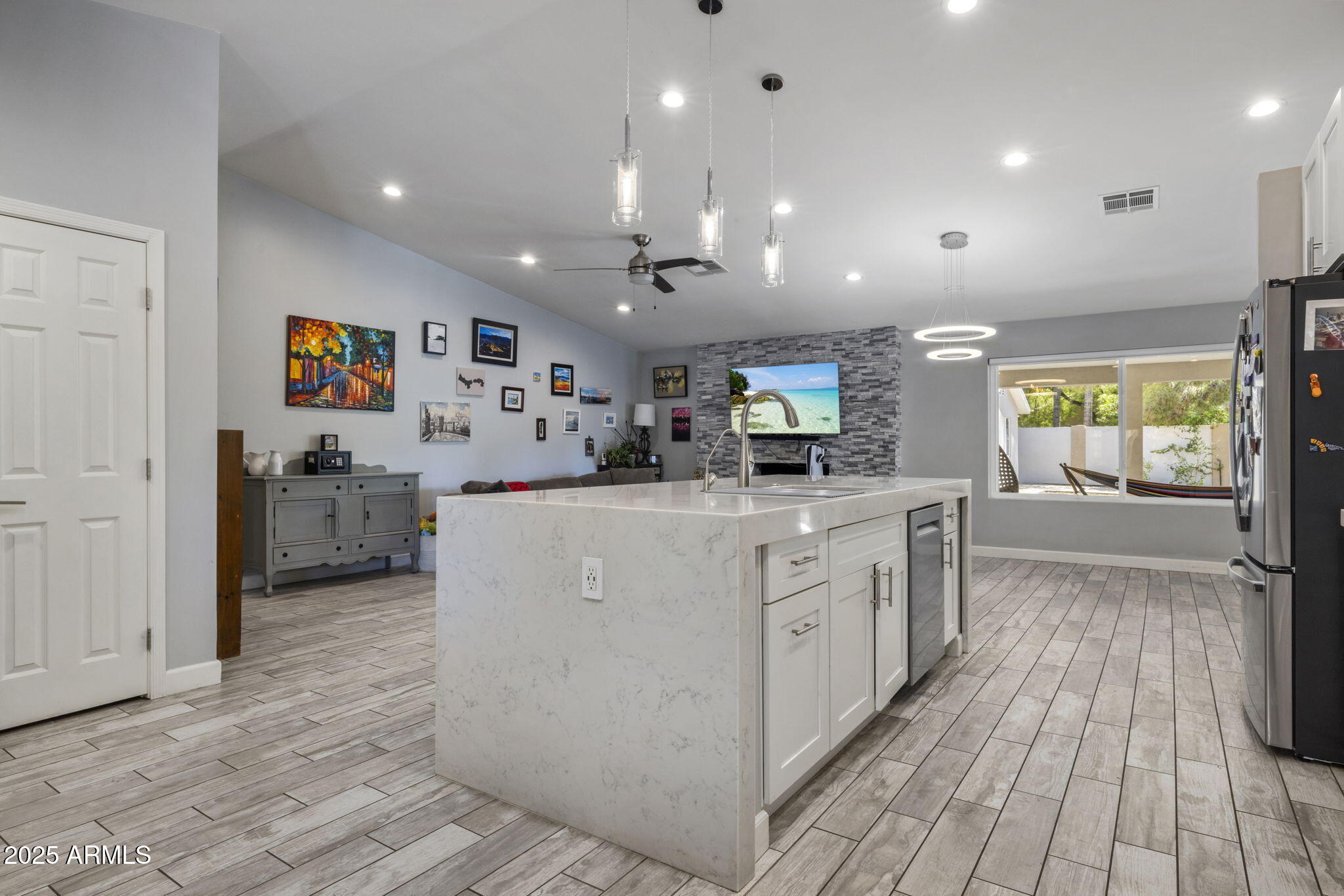 15841 N 49TH Place