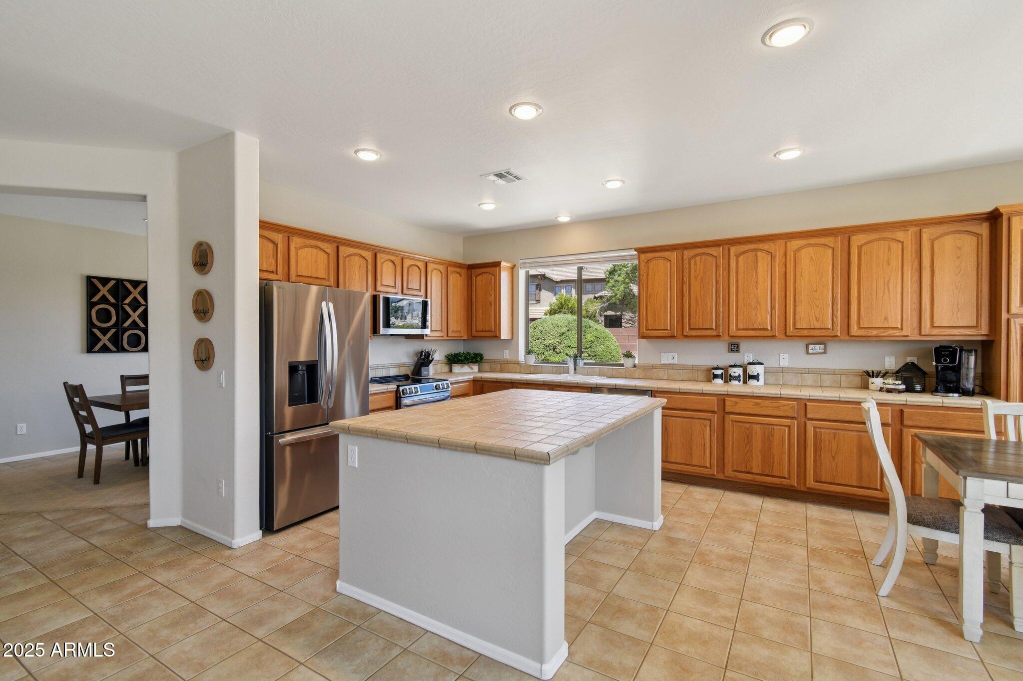 3409 W Warren Drive