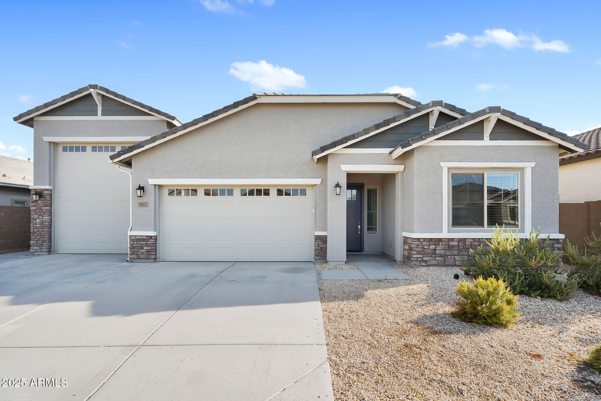 19027 W SIERRA Street