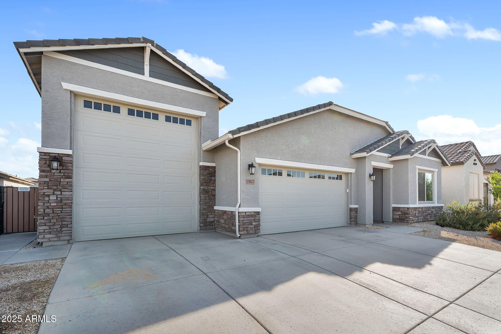 19027 W SIERRA Street