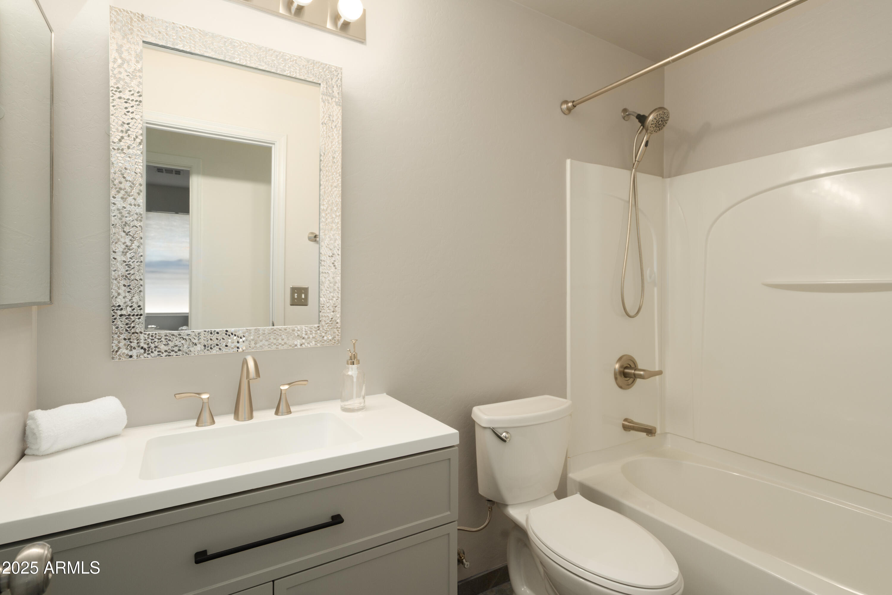 4349 E WINDSOR Court