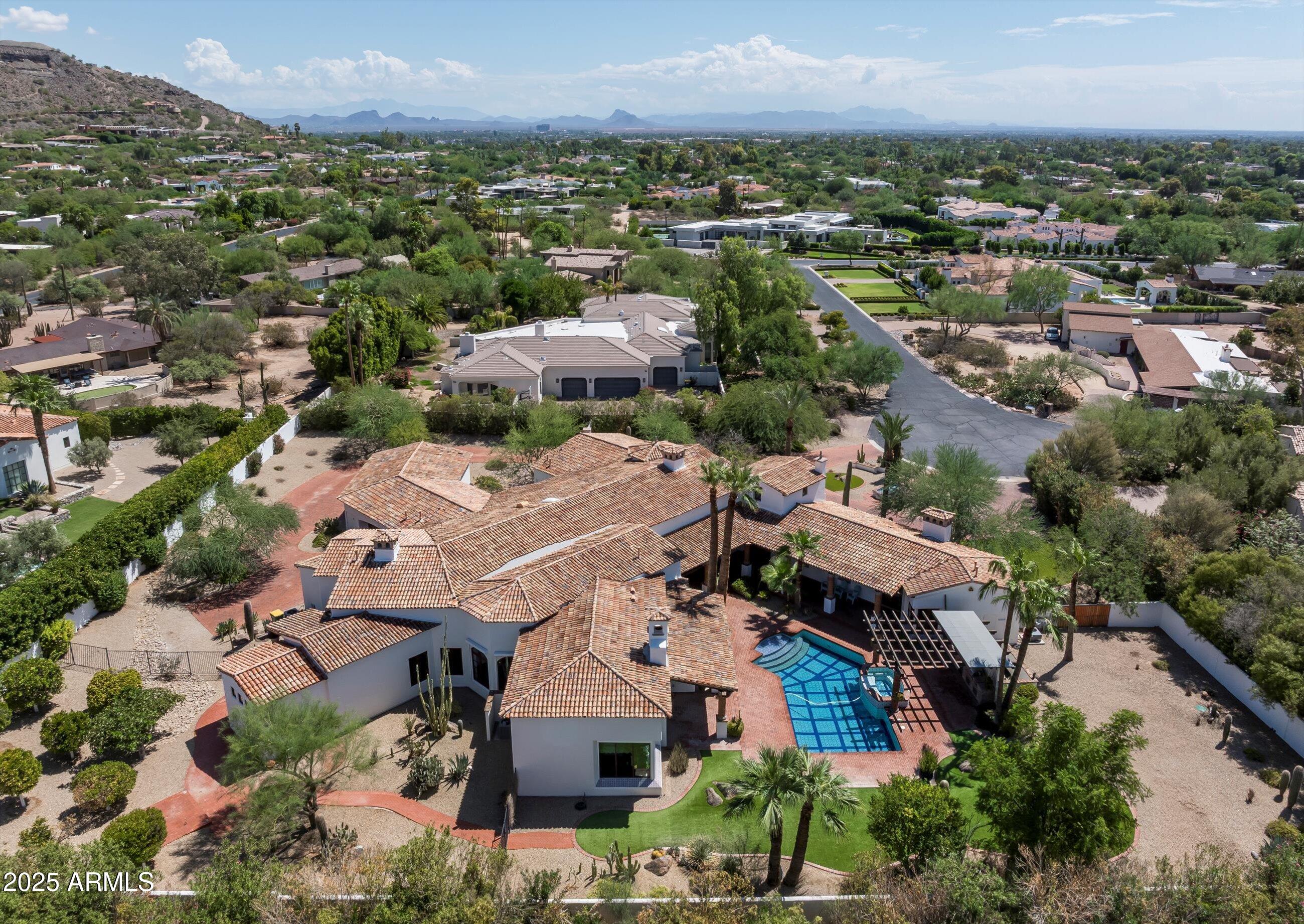 5842 E REDWING Road
