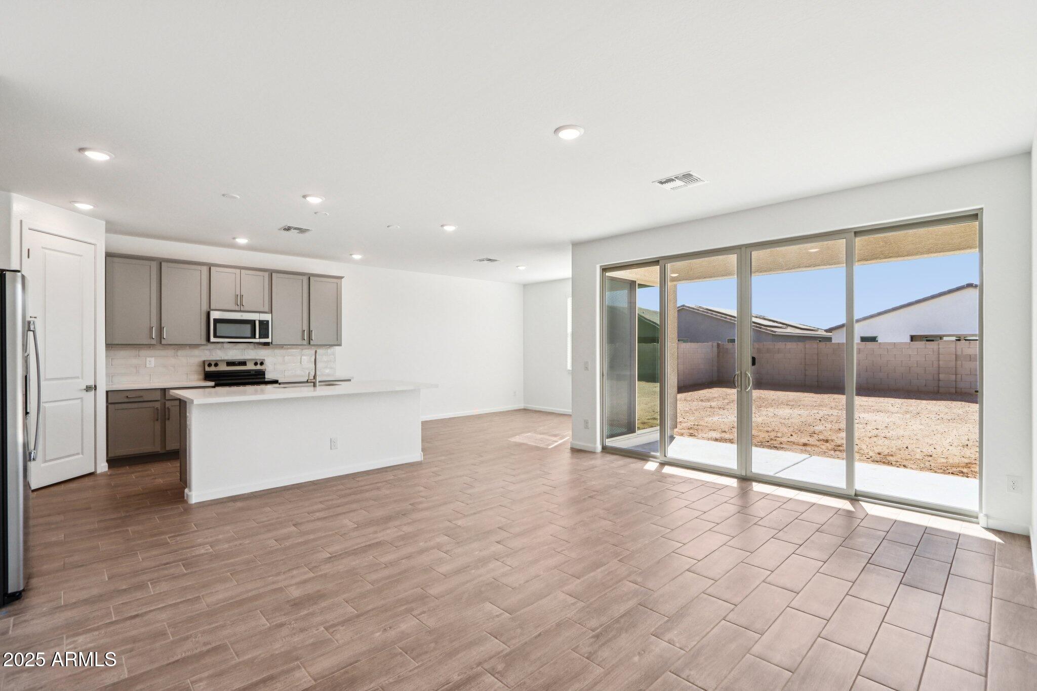 15735 W CAMDEN Avenue