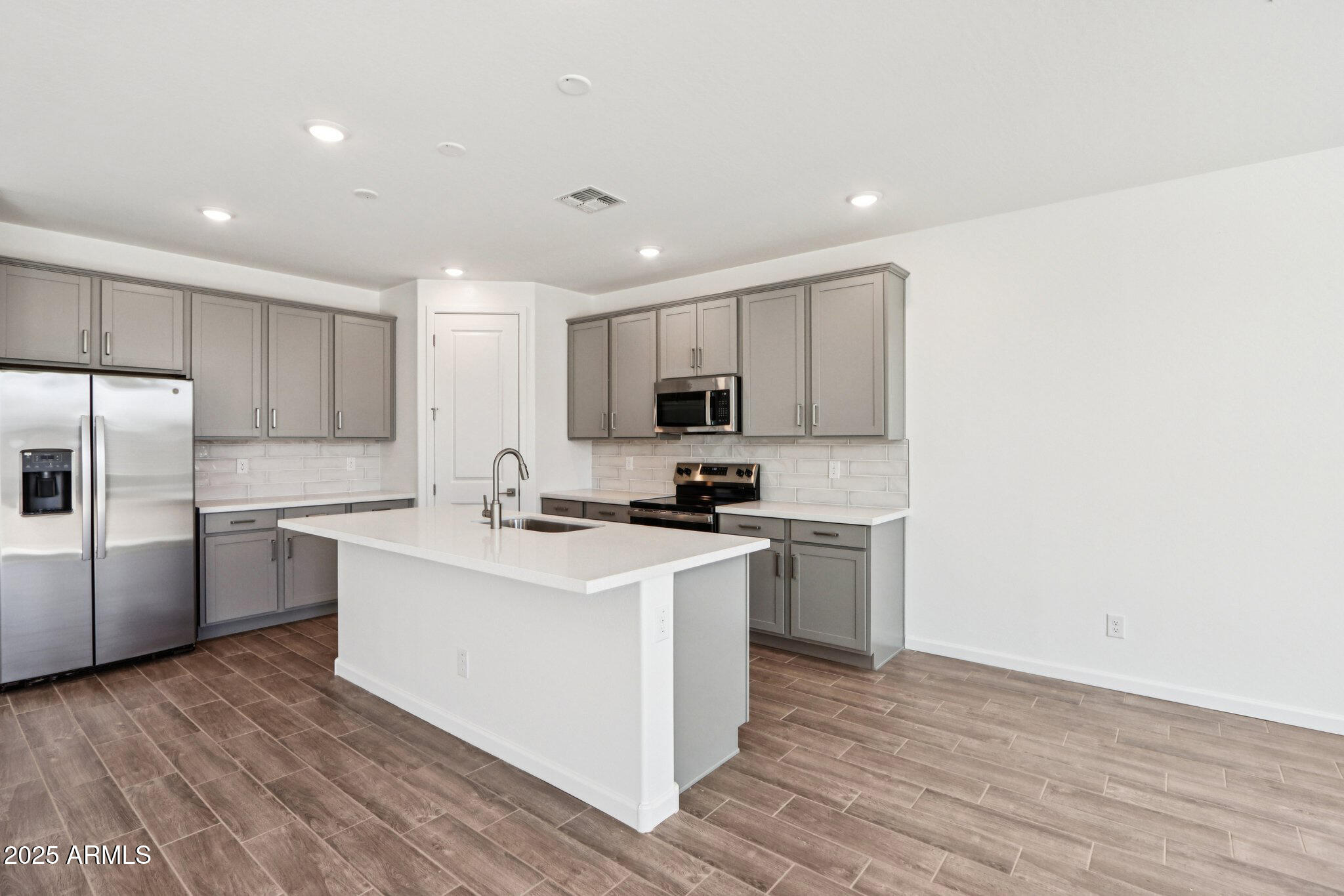 15735 W CAMDEN Avenue