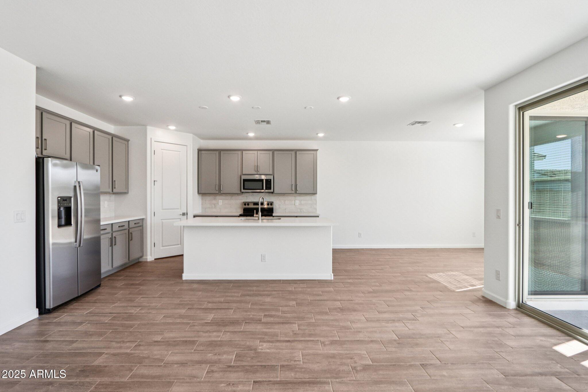 15735 W CAMDEN Avenue