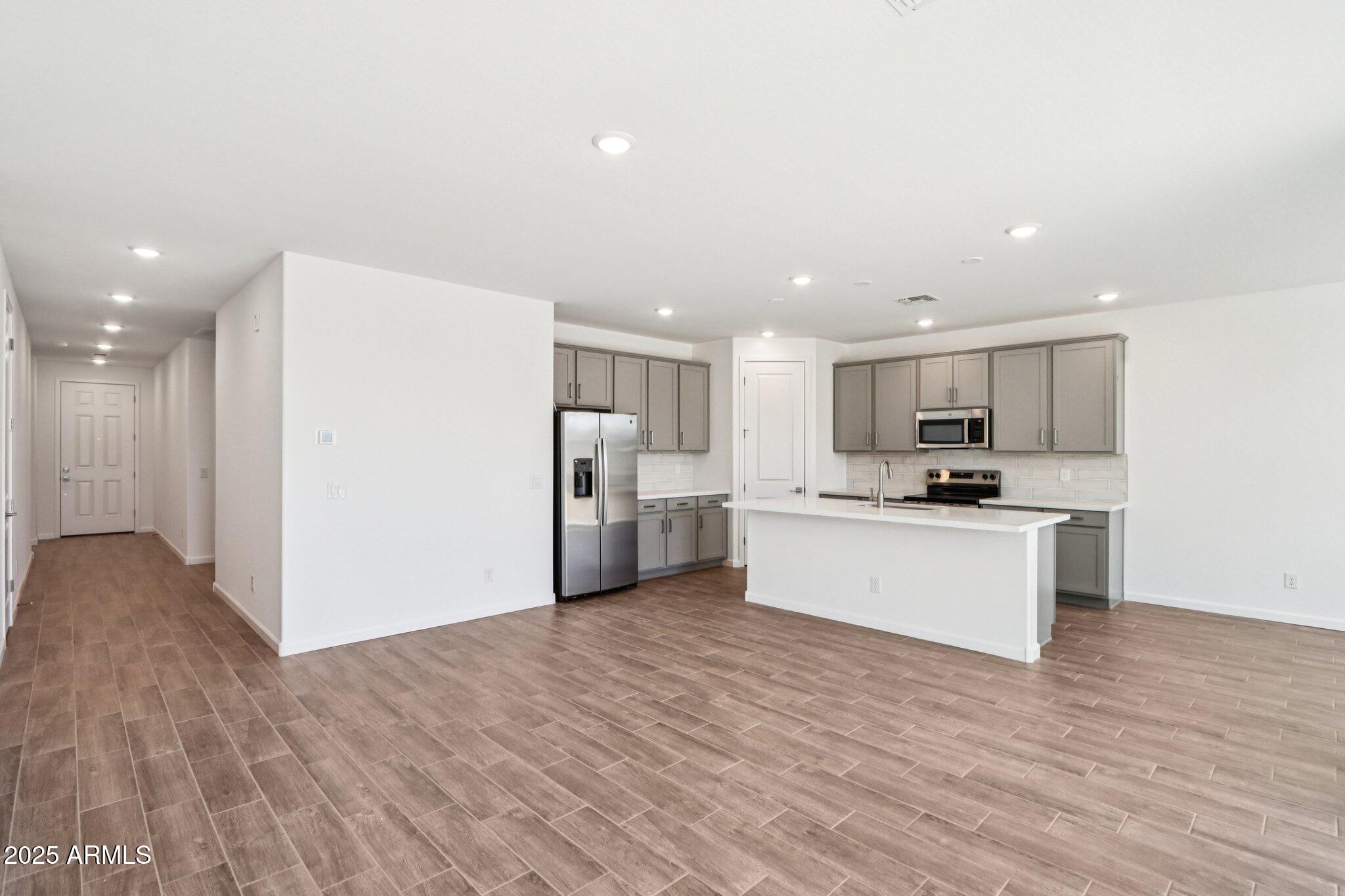 15735 W CAMDEN Avenue