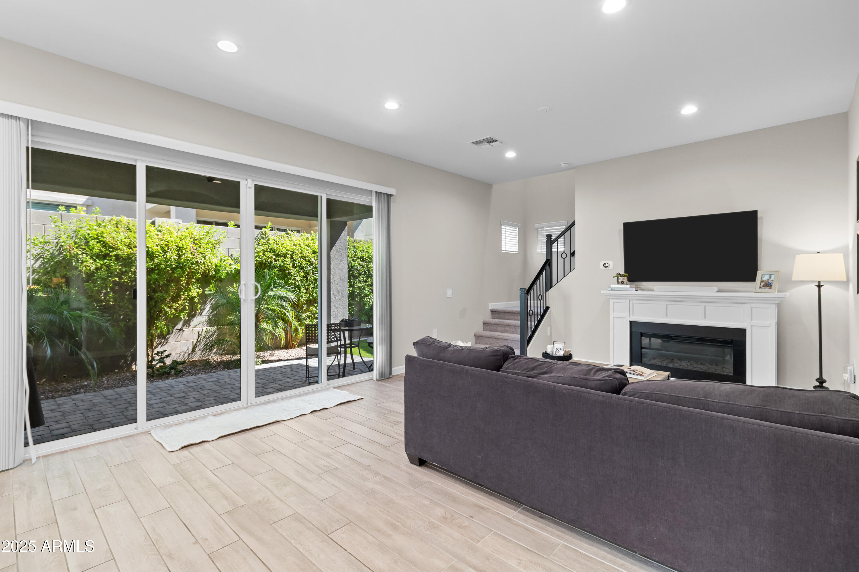 4854 E SHADY GLEN Avenue