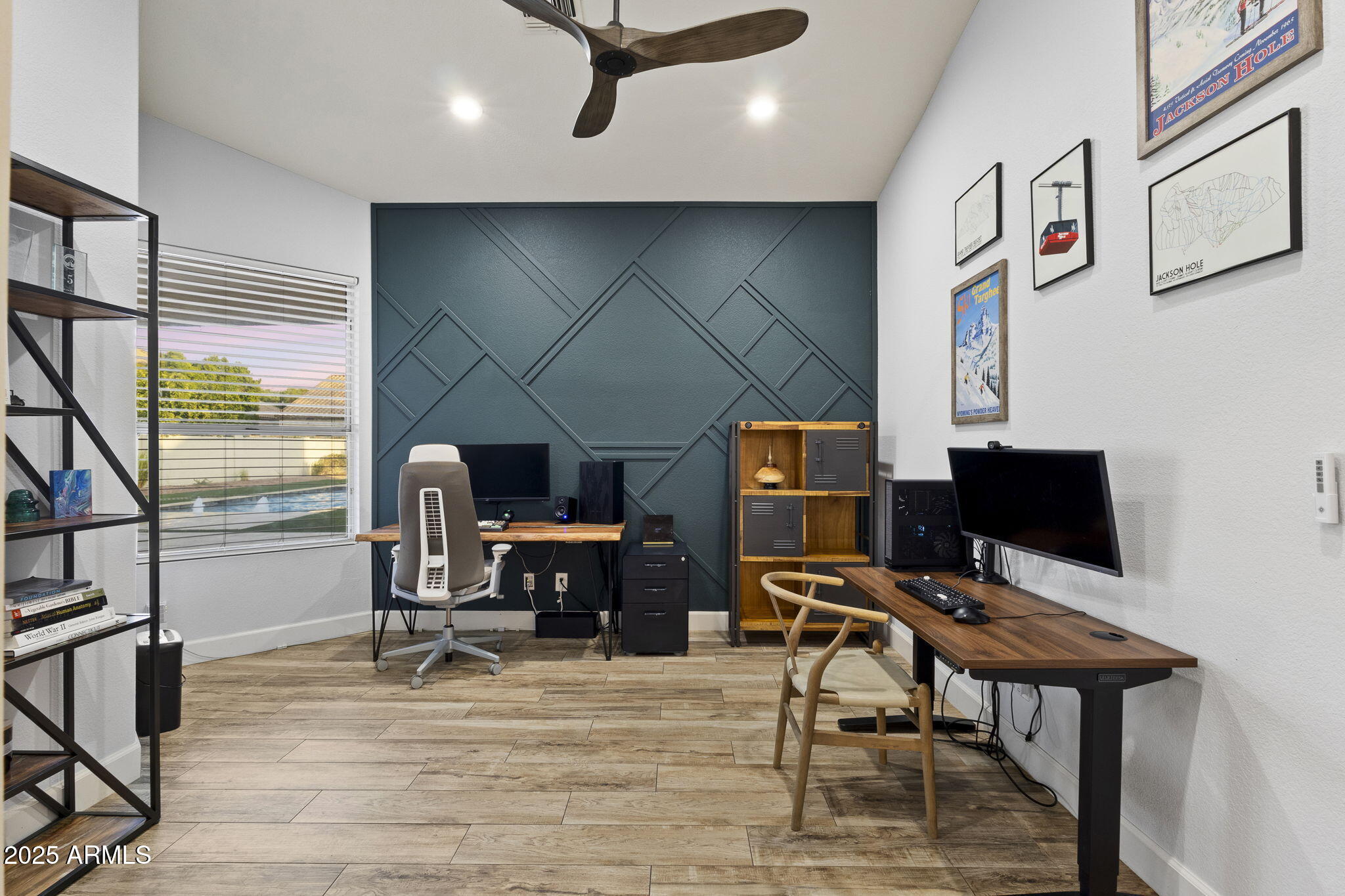 5433 E HARTFORD Avenue