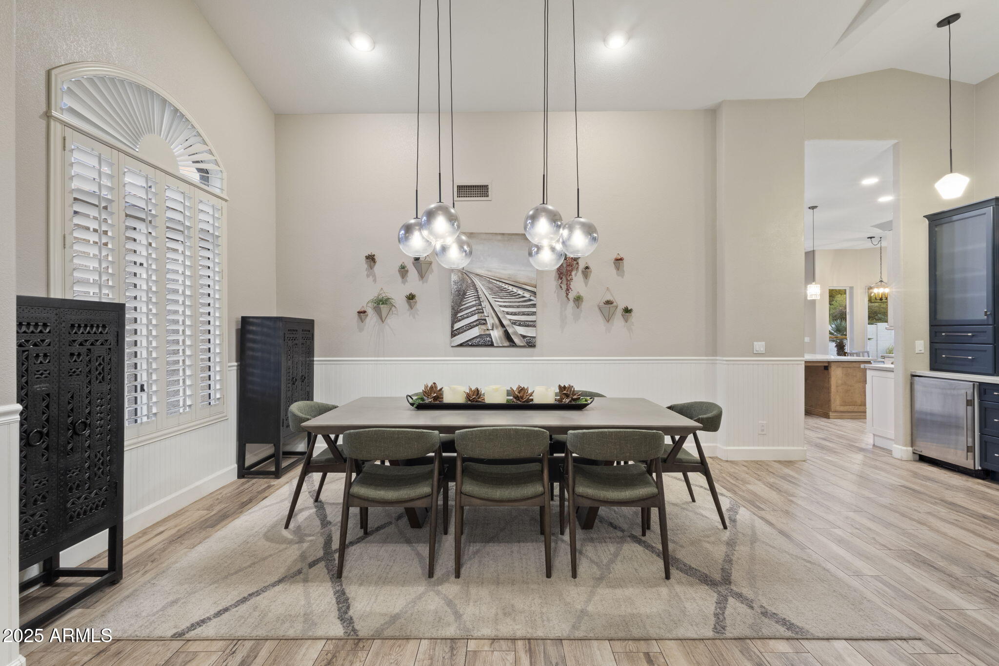 5433 E HARTFORD Avenue