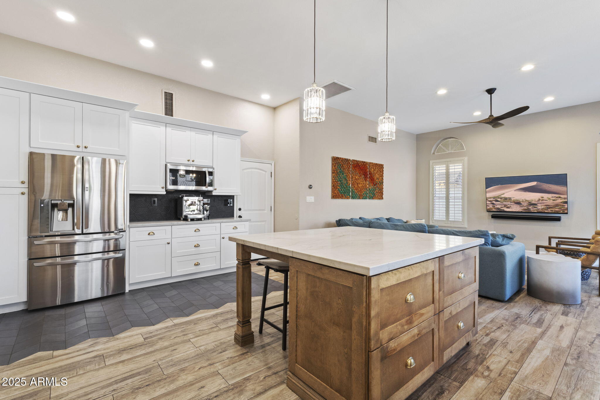 5433 E HARTFORD Avenue