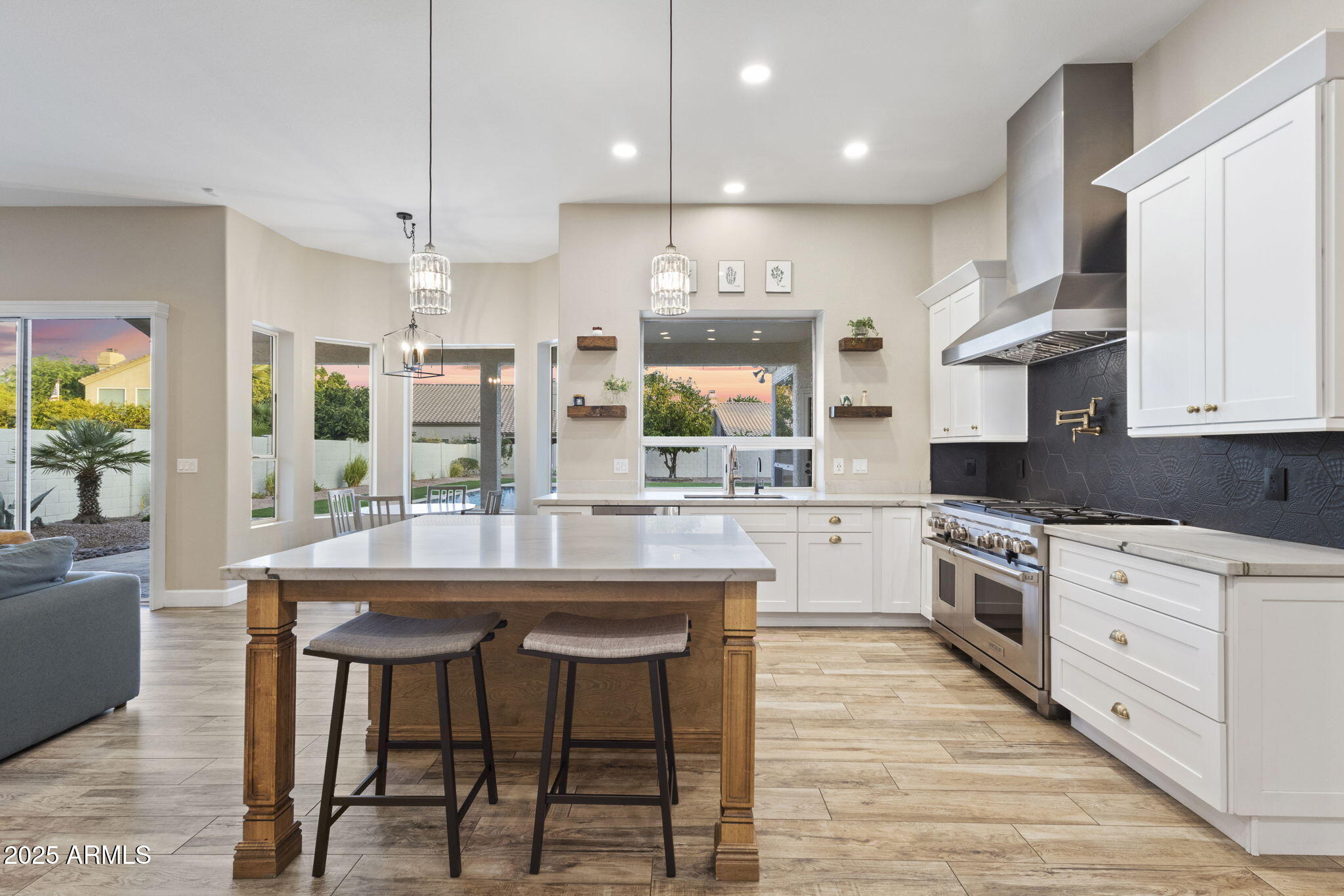 5433 E HARTFORD Avenue