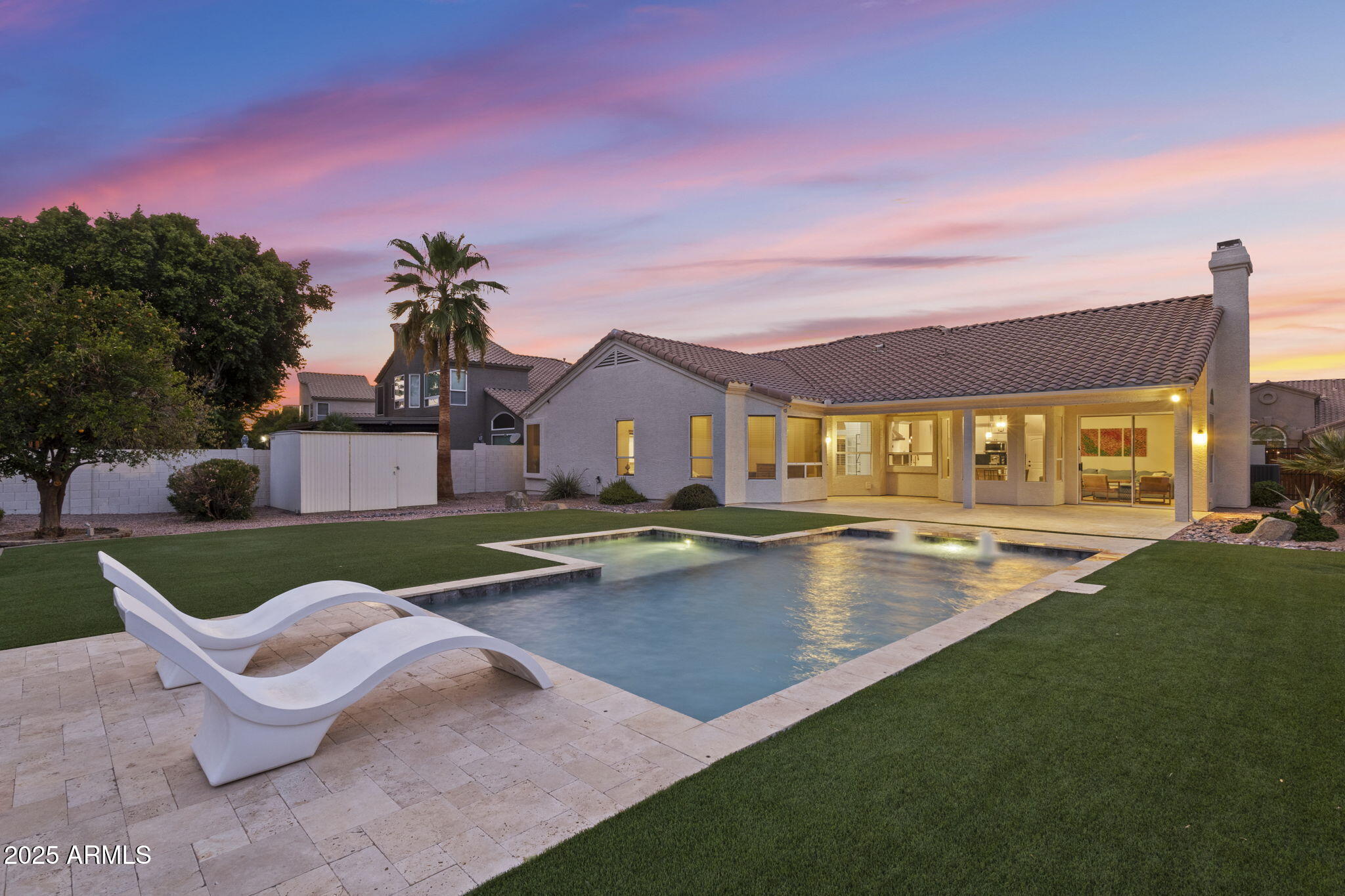 5433 E HARTFORD Avenue