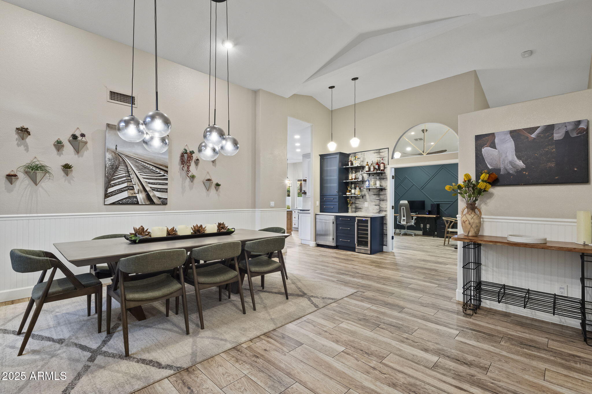 5433 E HARTFORD Avenue