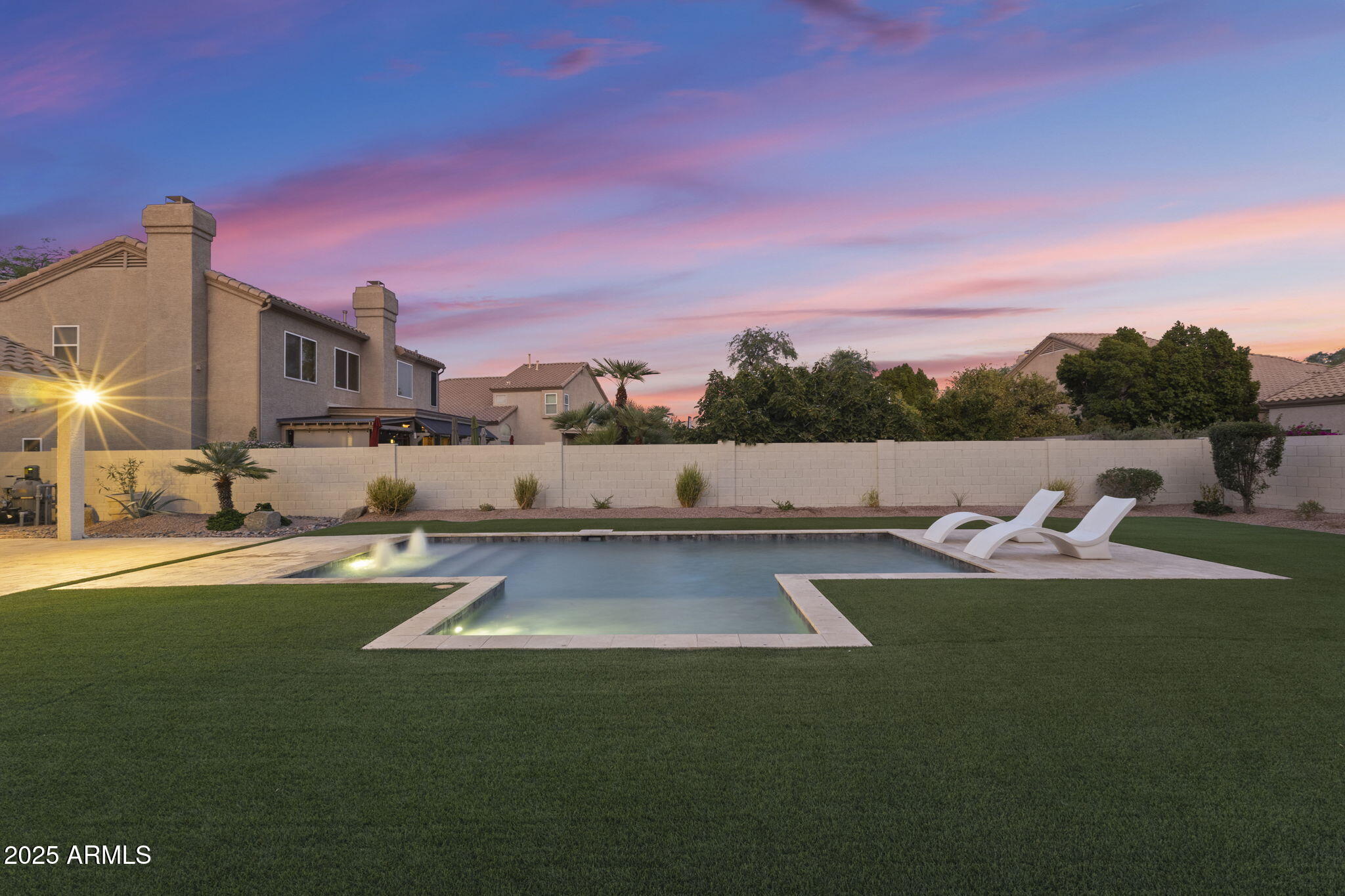 5433 E HARTFORD Avenue