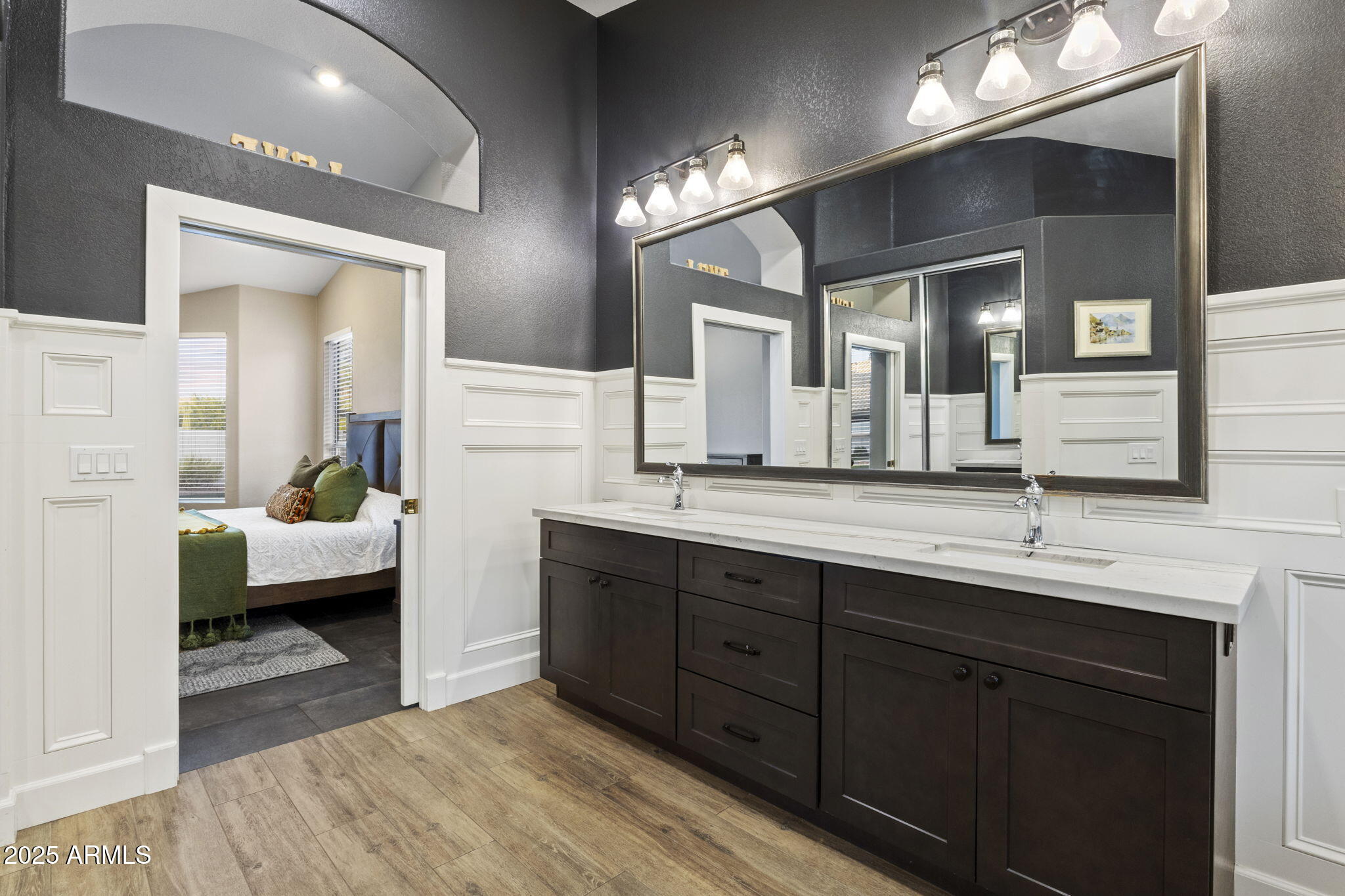 5433 E HARTFORD Avenue