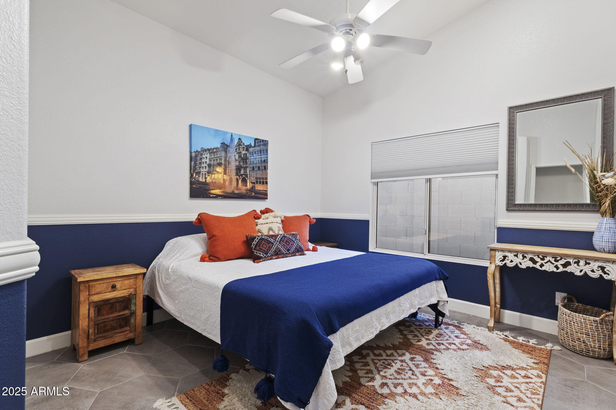 5433 E HARTFORD Avenue