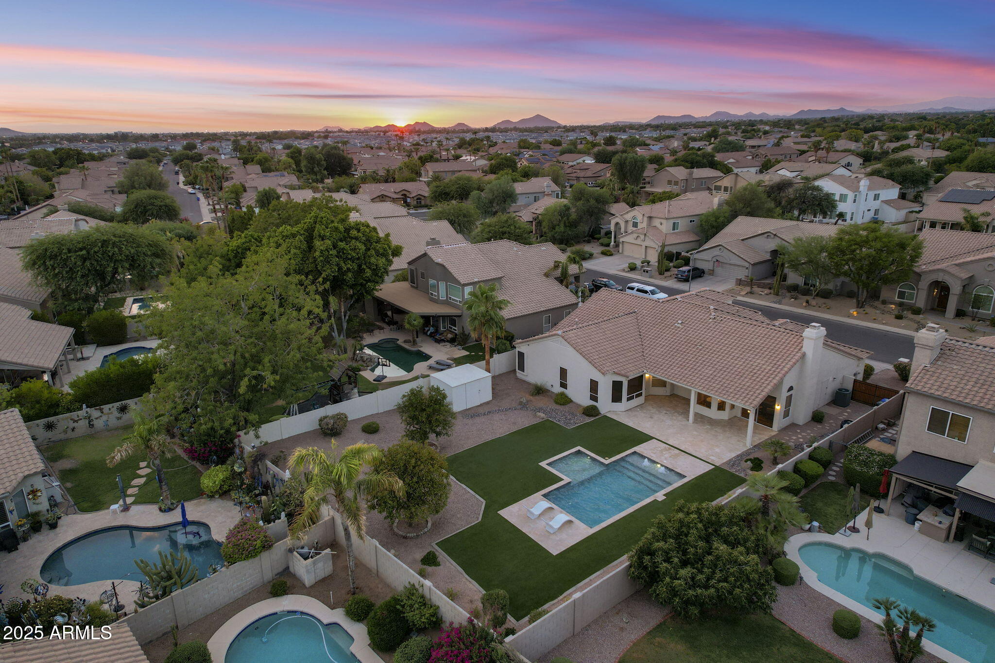 5433 E HARTFORD Avenue