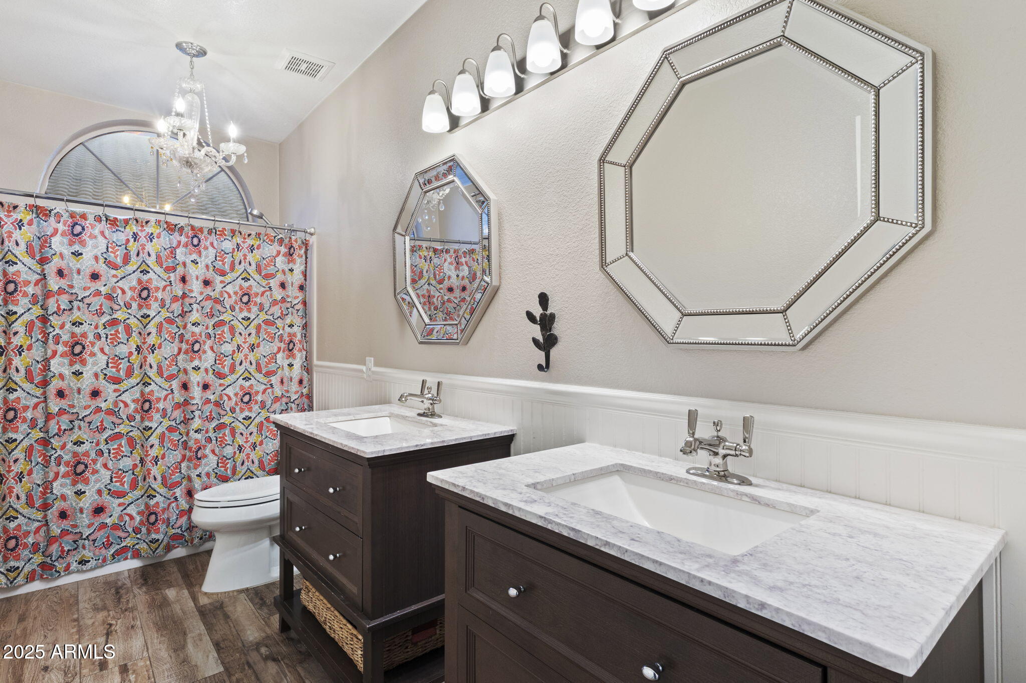 5433 E HARTFORD Avenue