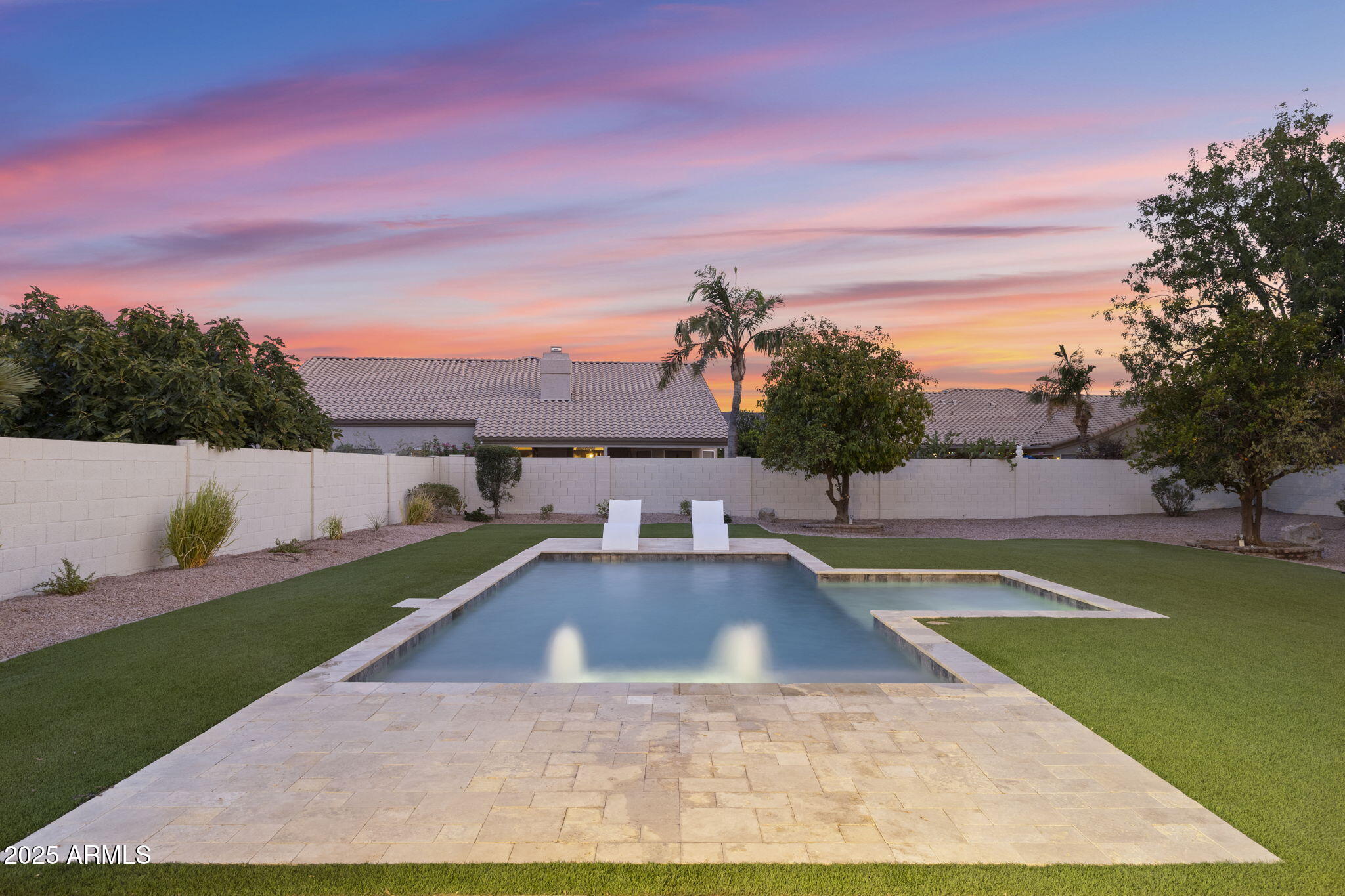 5433 E HARTFORD Avenue