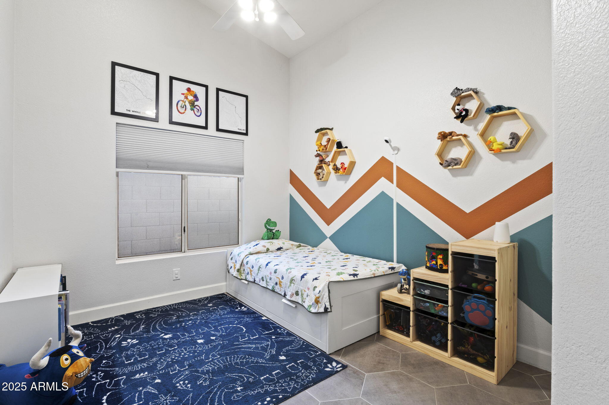 5433 E HARTFORD Avenue