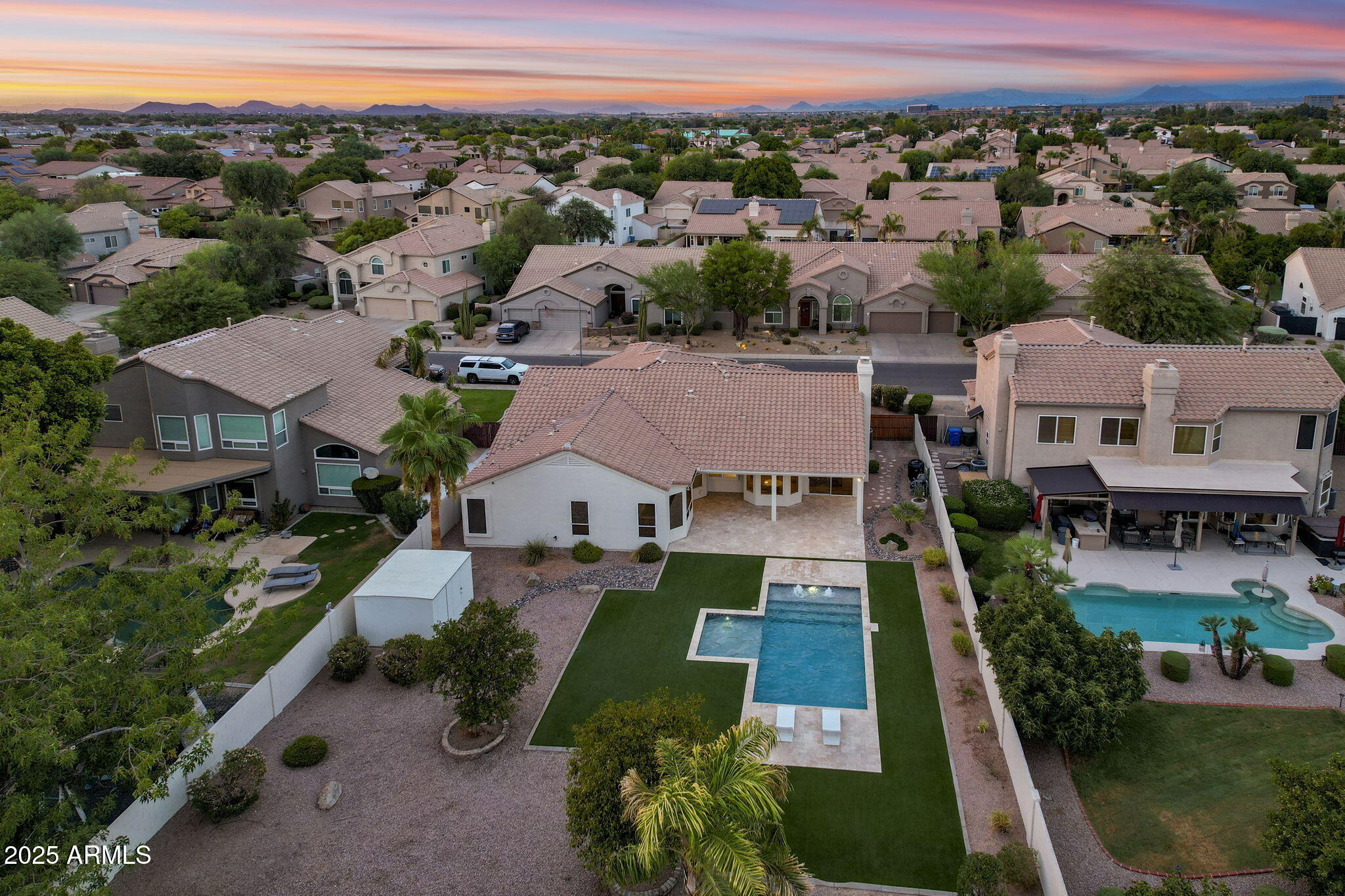 5433 E HARTFORD Avenue